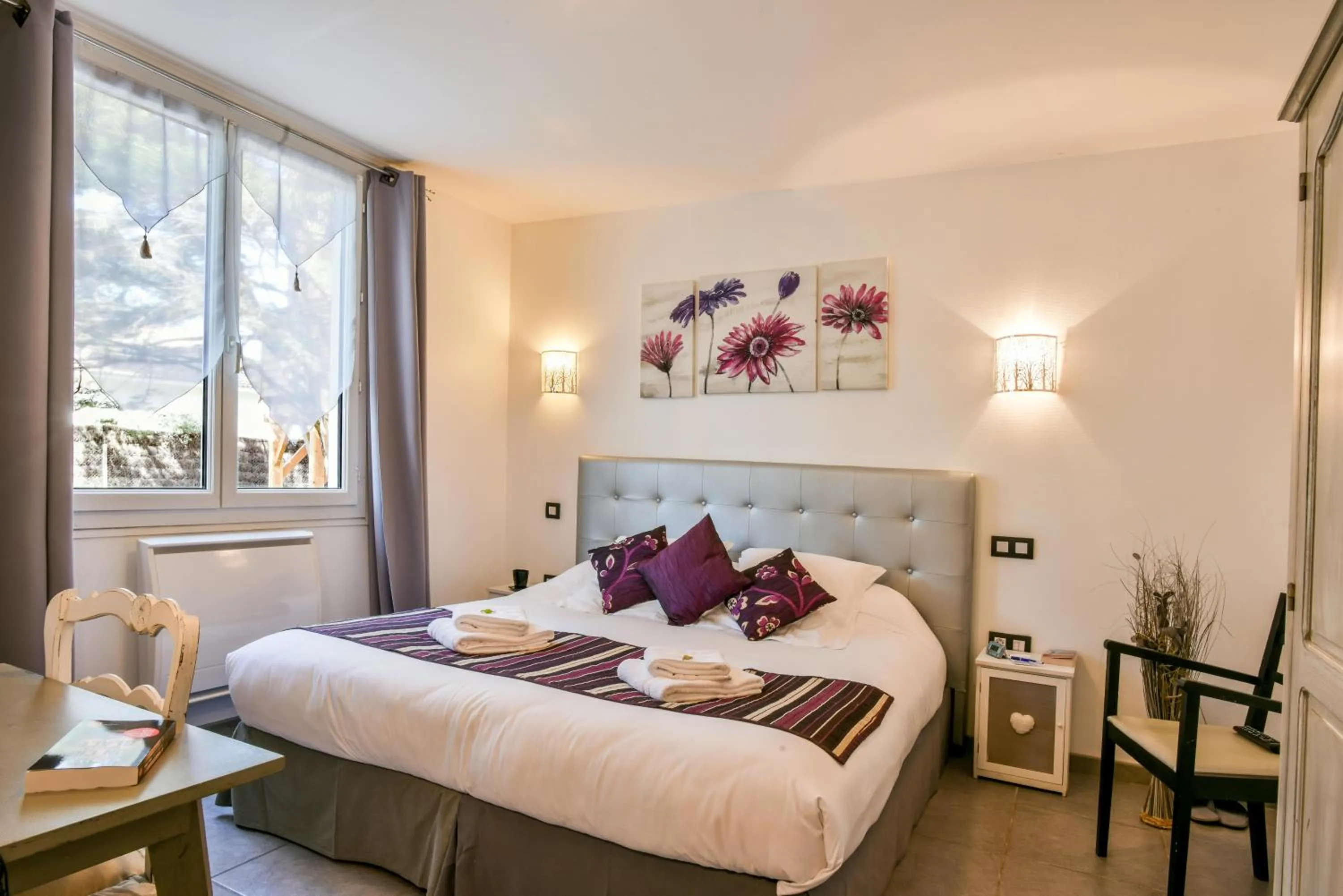 Photo of the whole room, Bed in Logis Hôtel Emeraude des Bois