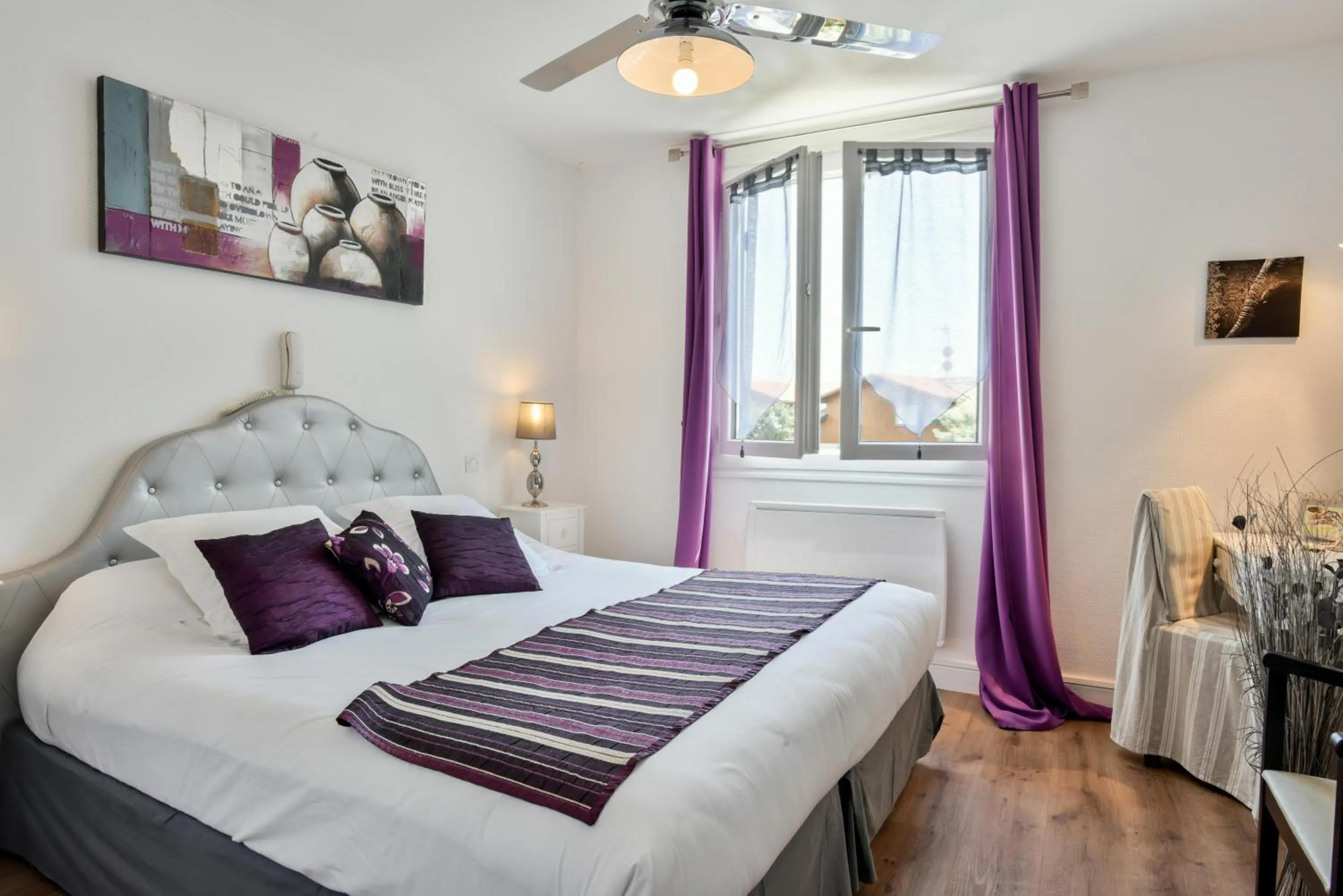 Bed in Logis Hôtel Emeraude des Bois