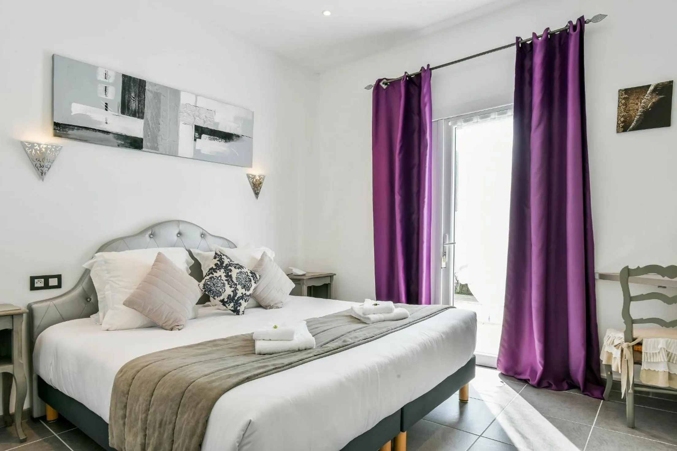 Balcony/Terrace, Bed in Logis Hôtel Emeraude des Bois