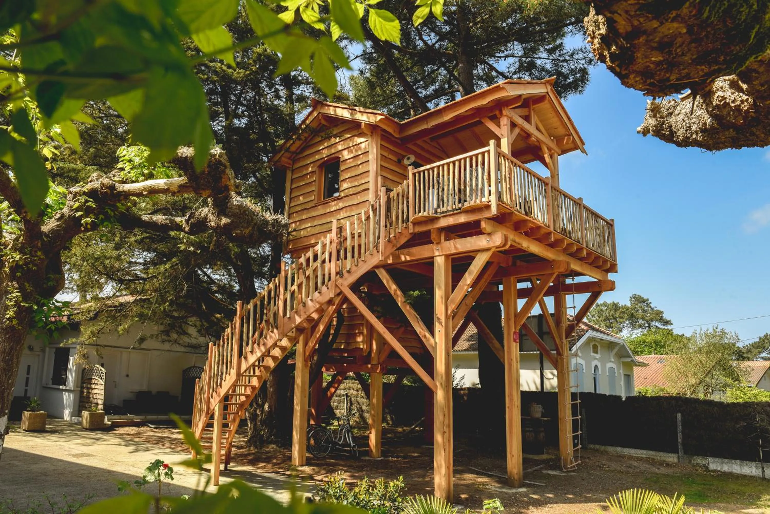 Photo of the whole room in Logis Hôtel Emeraude des Bois