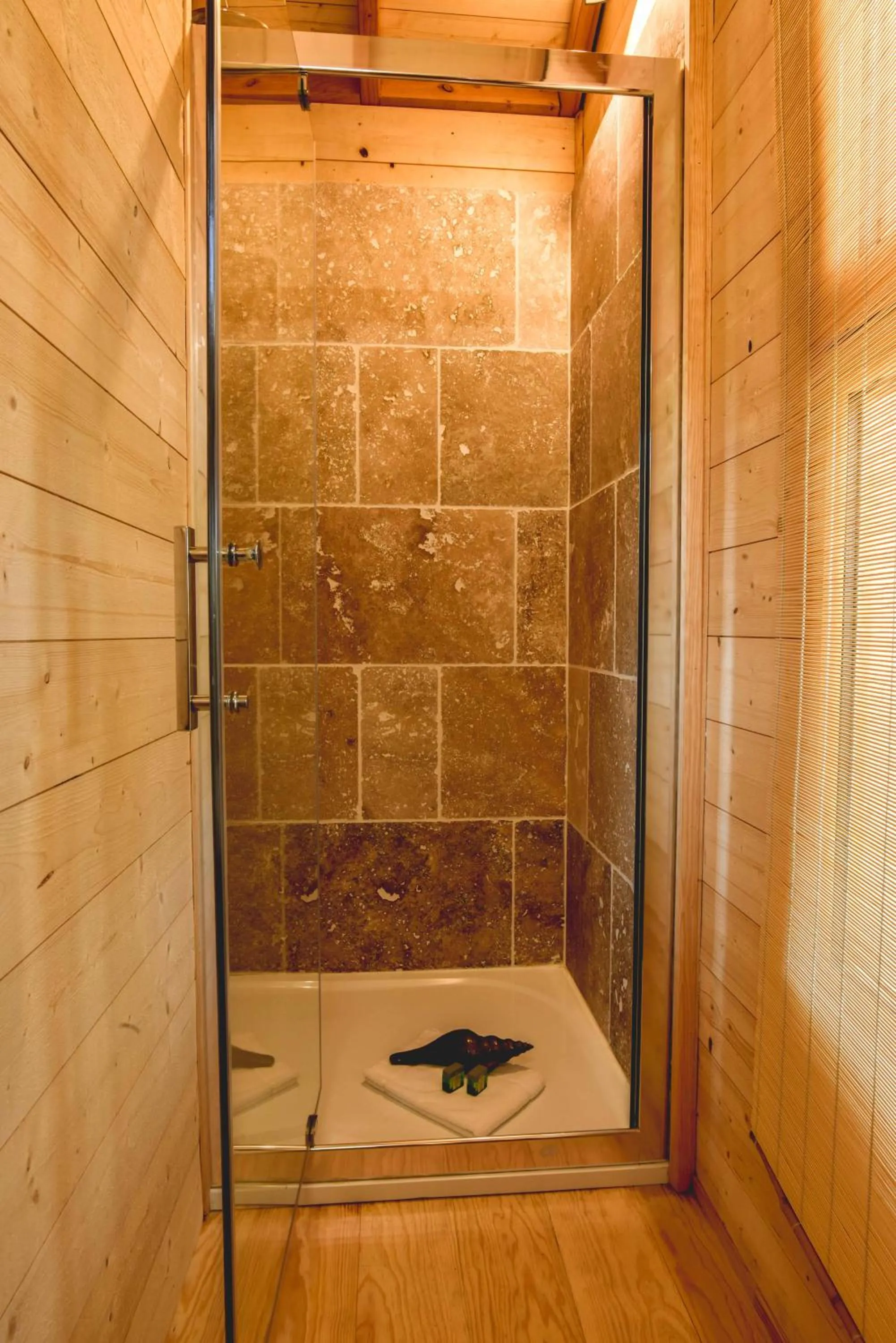Bathroom in Logis Hôtel Emeraude des Bois
