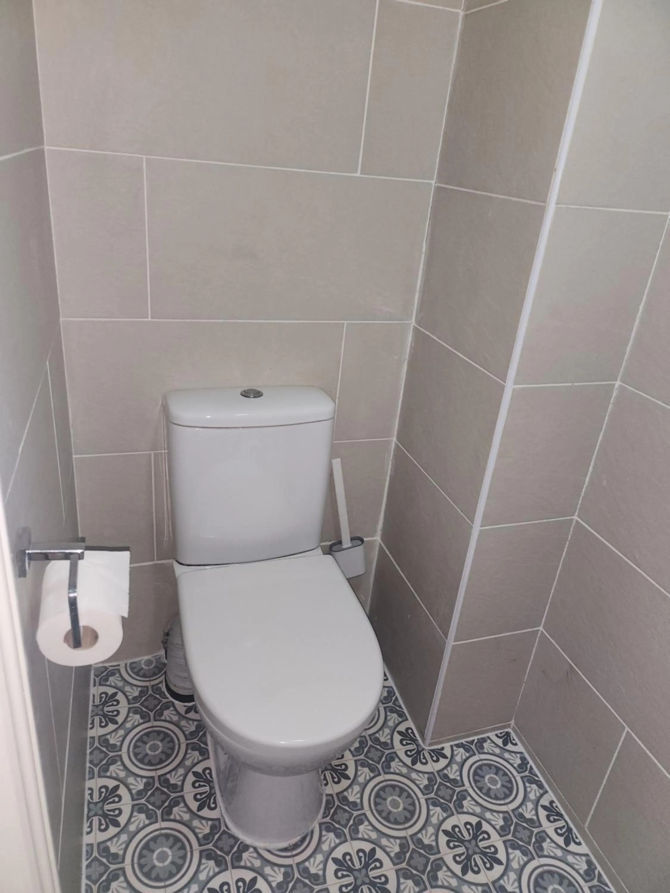 Shower in Dodi Aparts London, near Stratford close to tube station