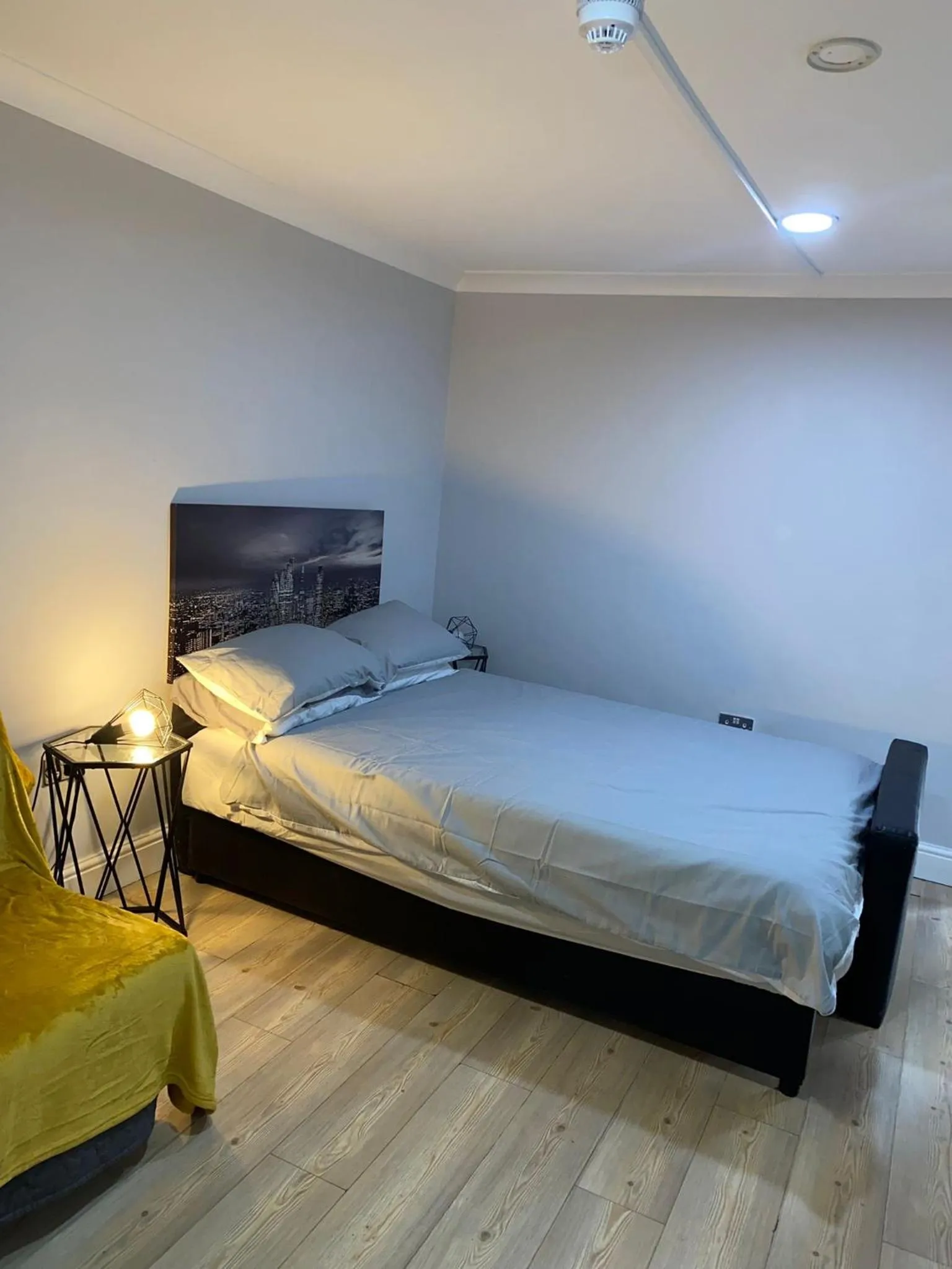 Bed in Dodi Aparts London, near Stratford close to tube station