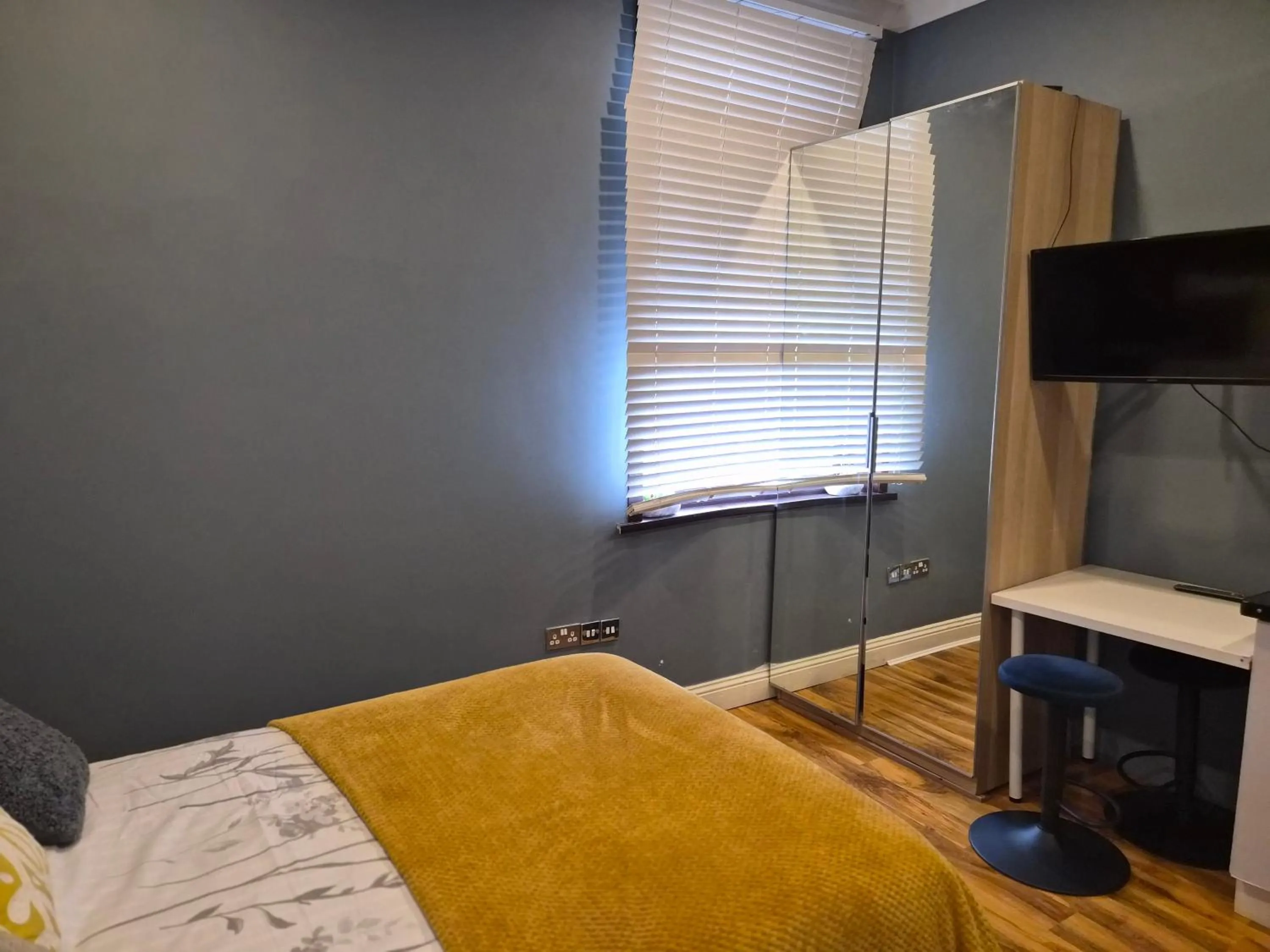 Bed in Dodi Aparts London, near Stratford close to tube station