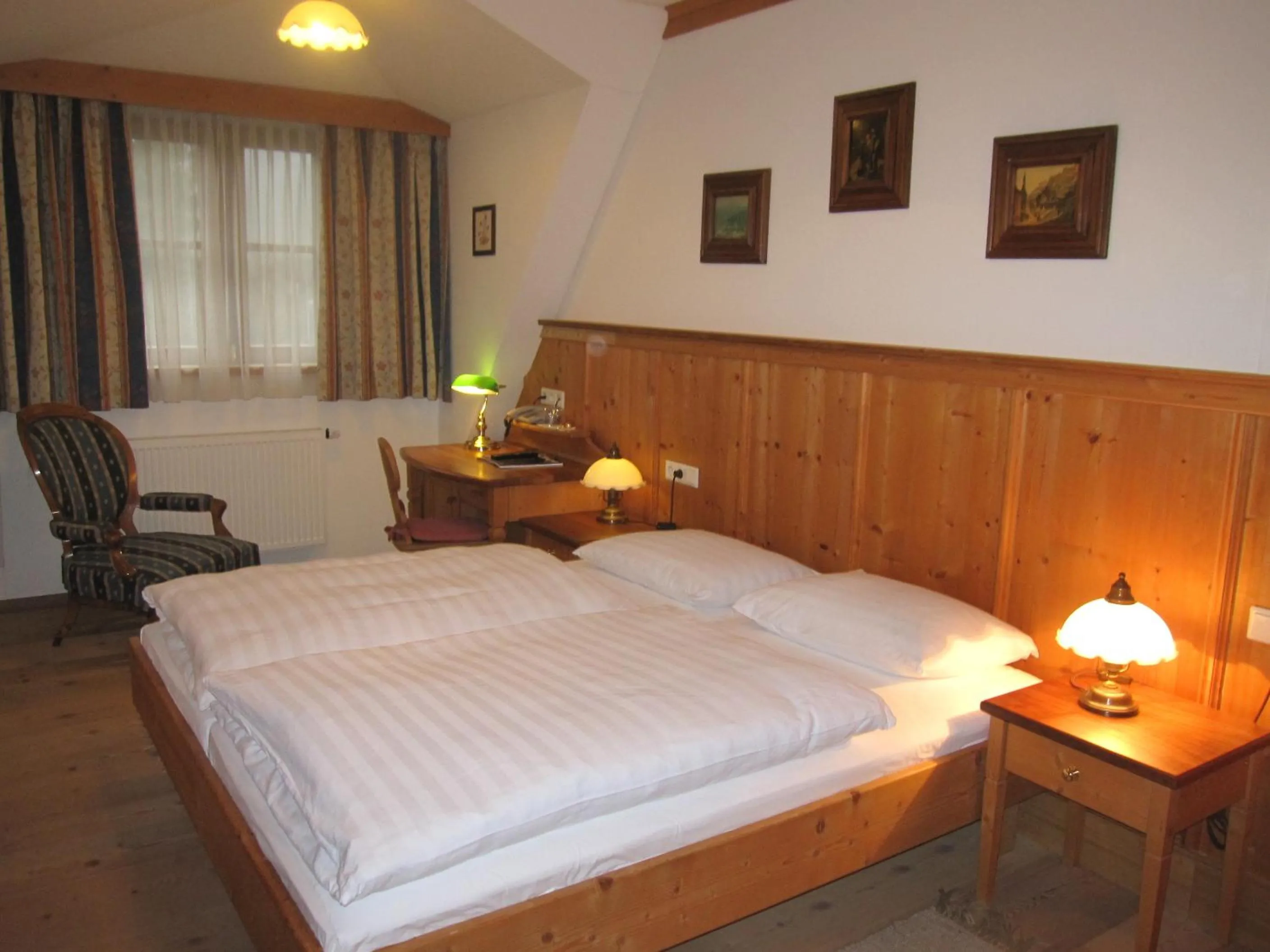 Bed in Gasthof Hotel Doktorwirt