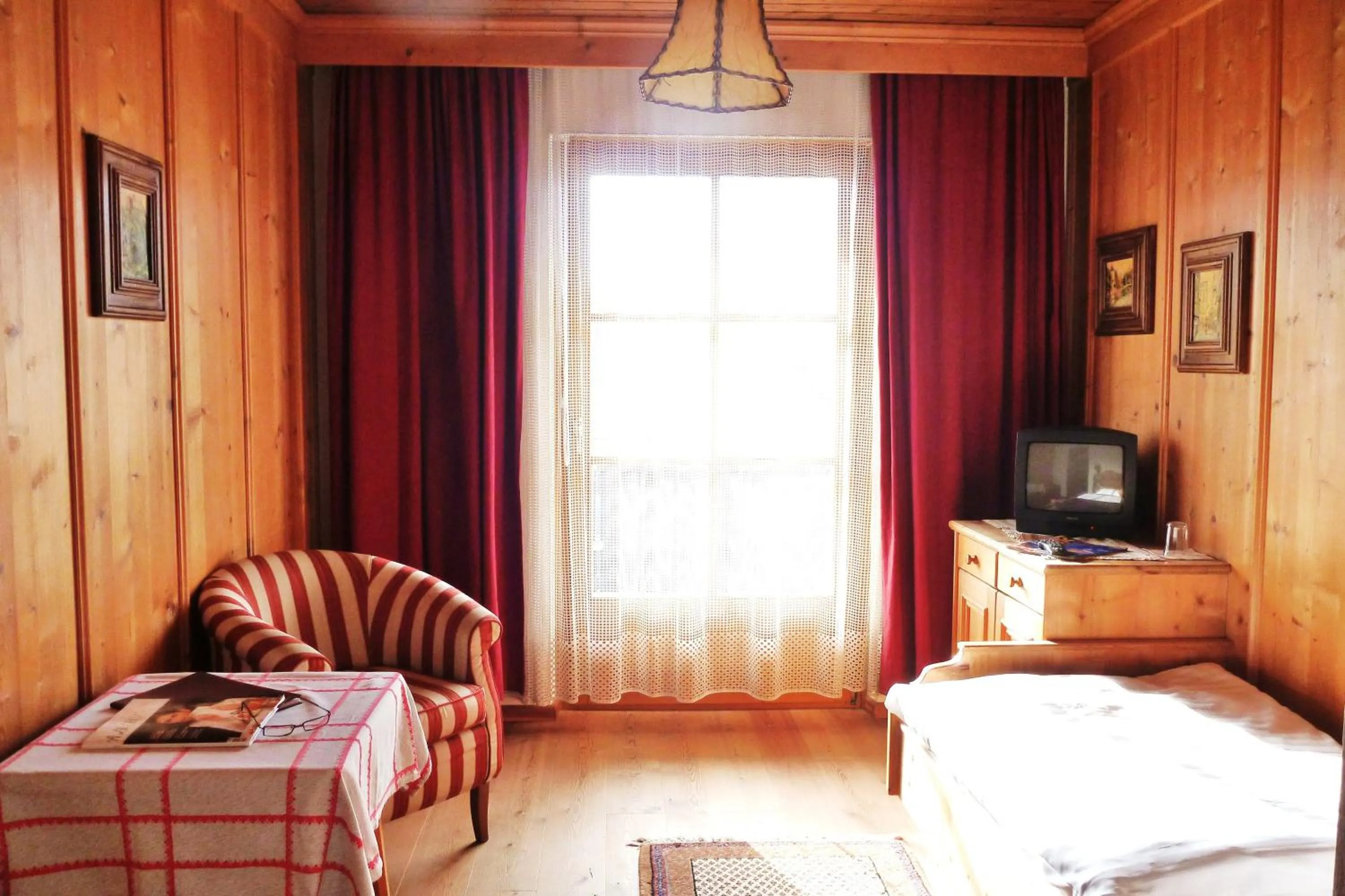 Photo of the whole room, Bed in Gasthof Hotel Doktorwirt