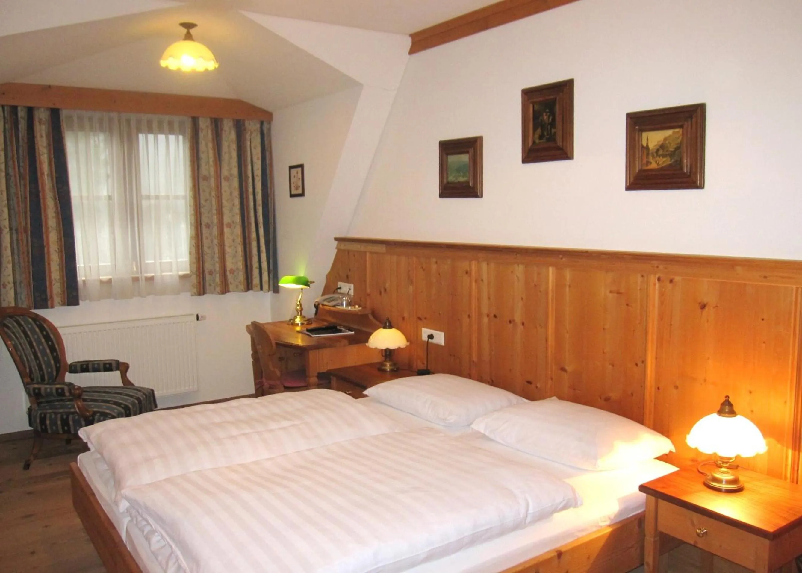 Bedroom, Bed in Gasthof Hotel Doktorwirt