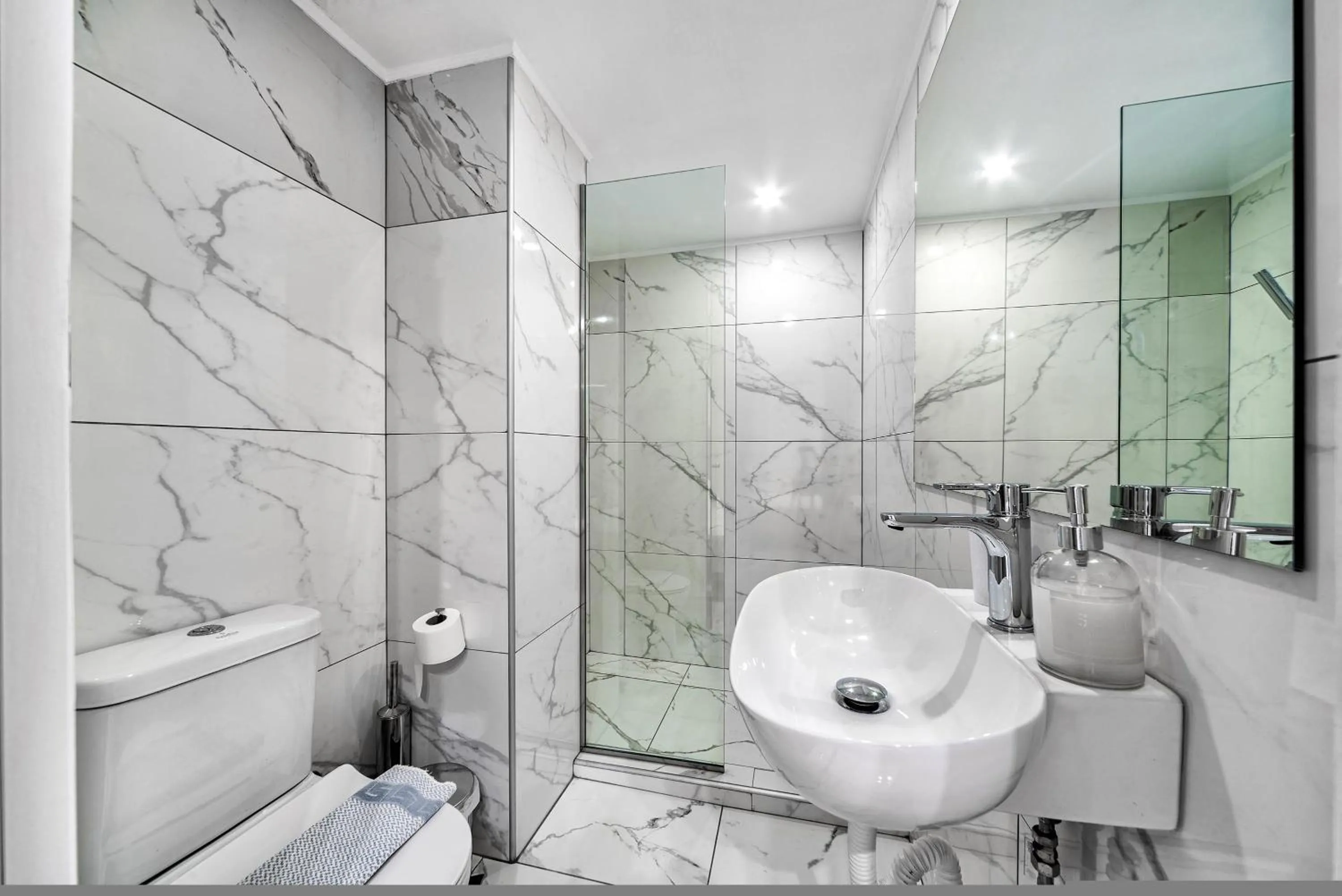 Shower in City Center Studios by Cretan Houses