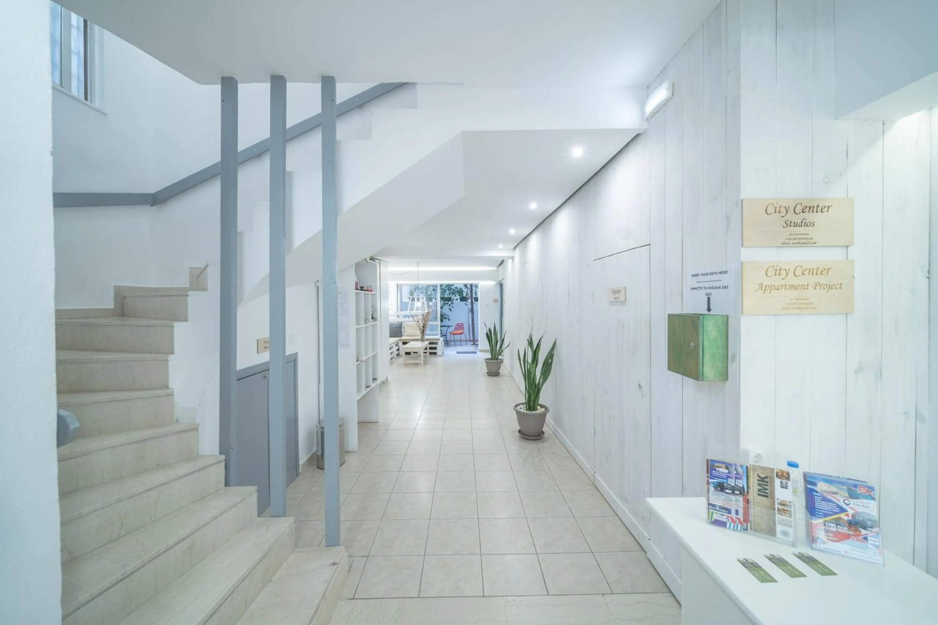 Facade/entrance in City Center Studios by Cretan Houses