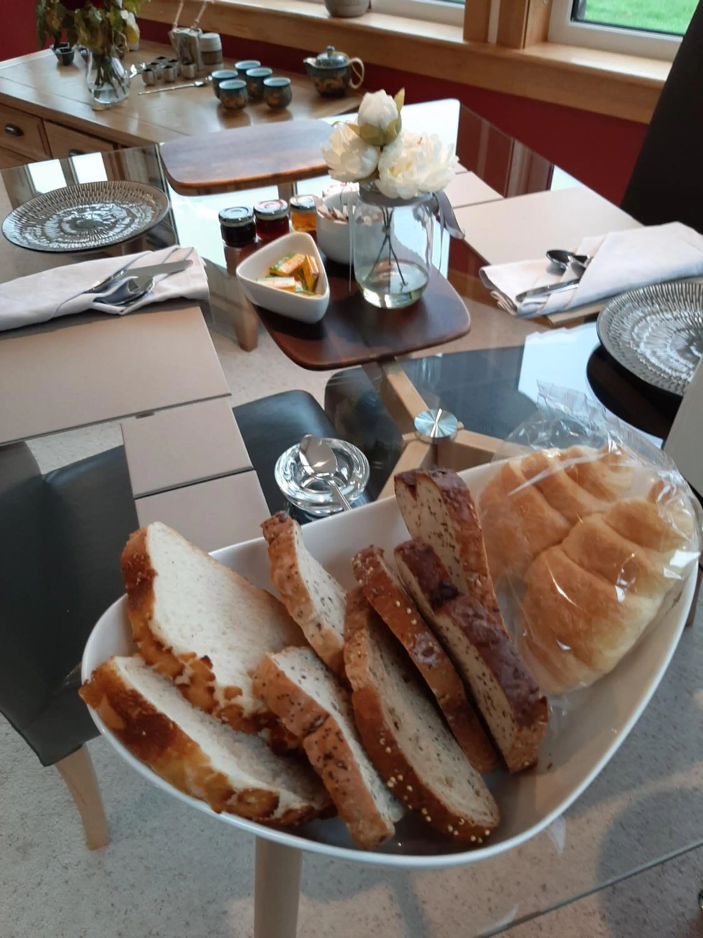 Breakfast in High March