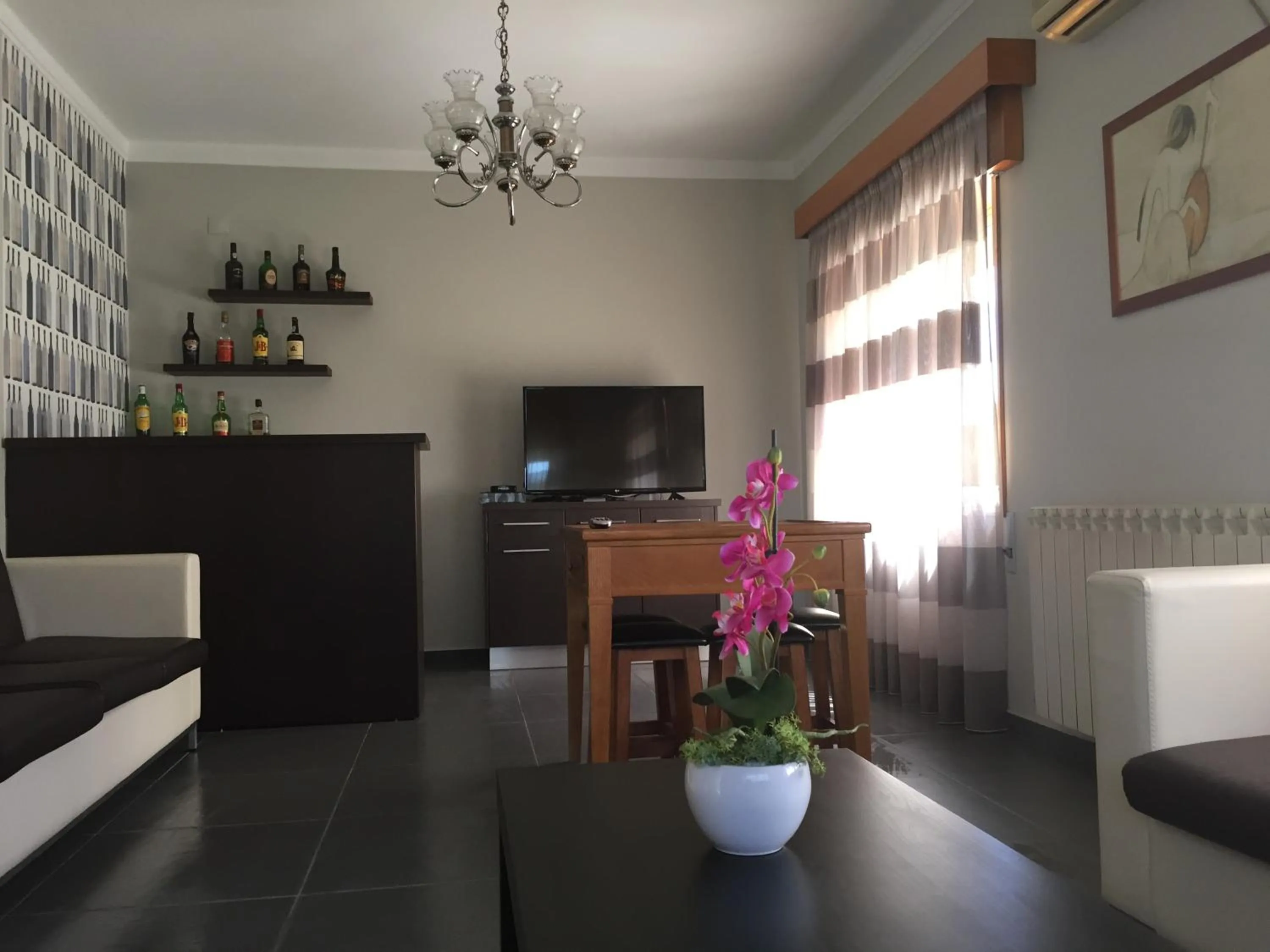 Communal lounge/ TV room in Hotel Jorge V