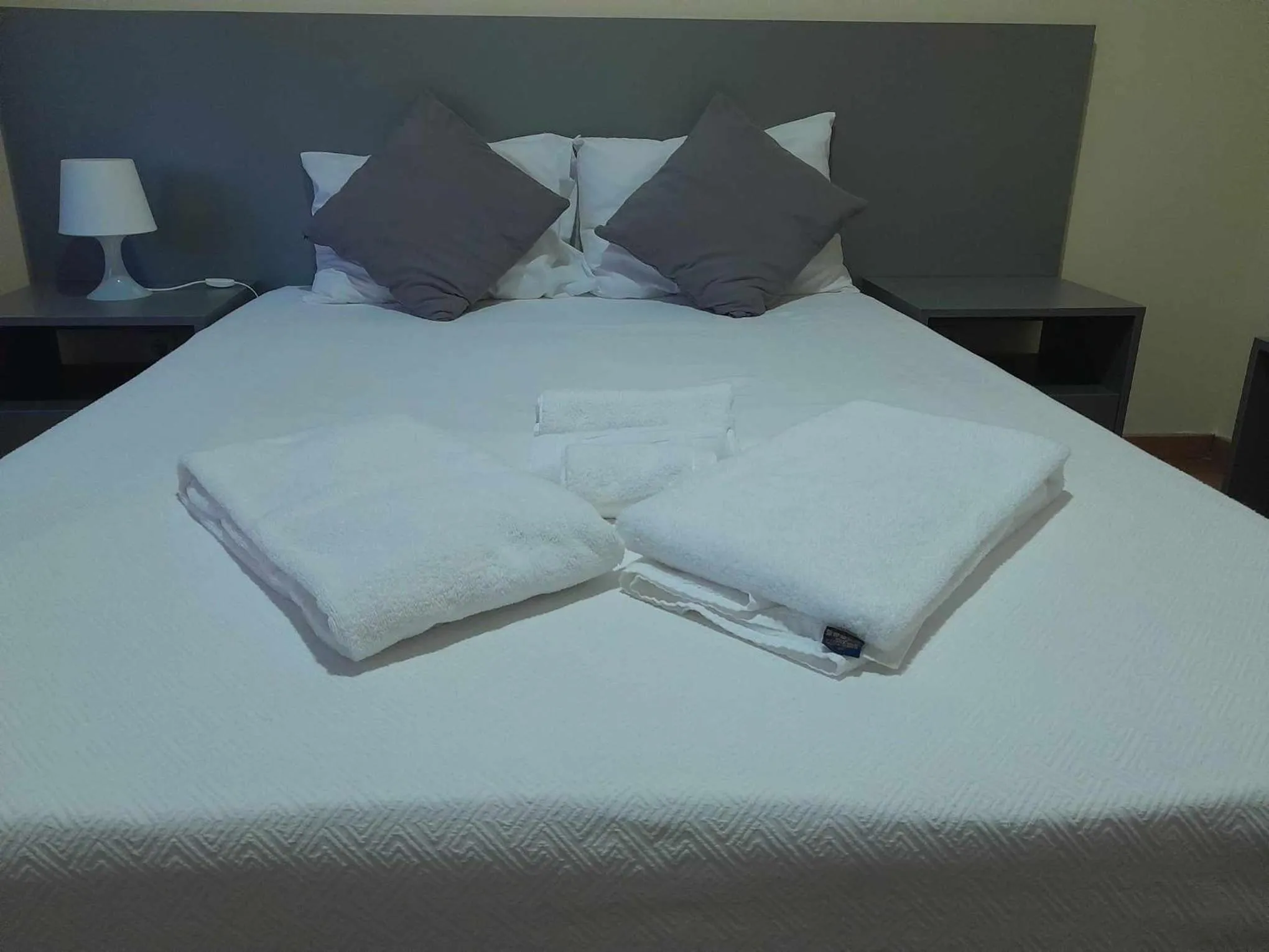 Bed in Hotel Jorge V