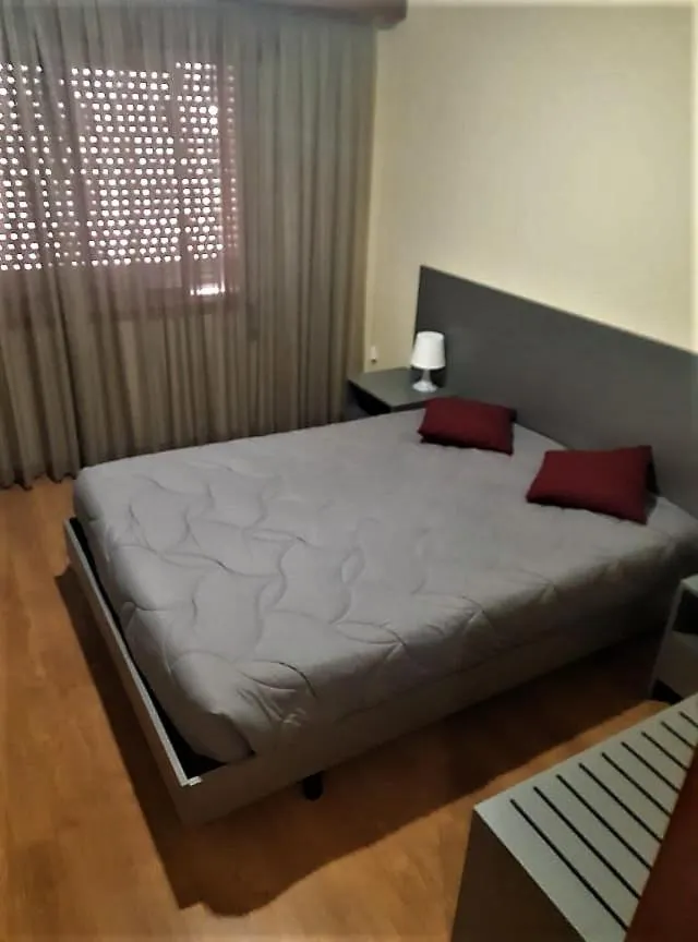 Bed in Hotel Jorge V