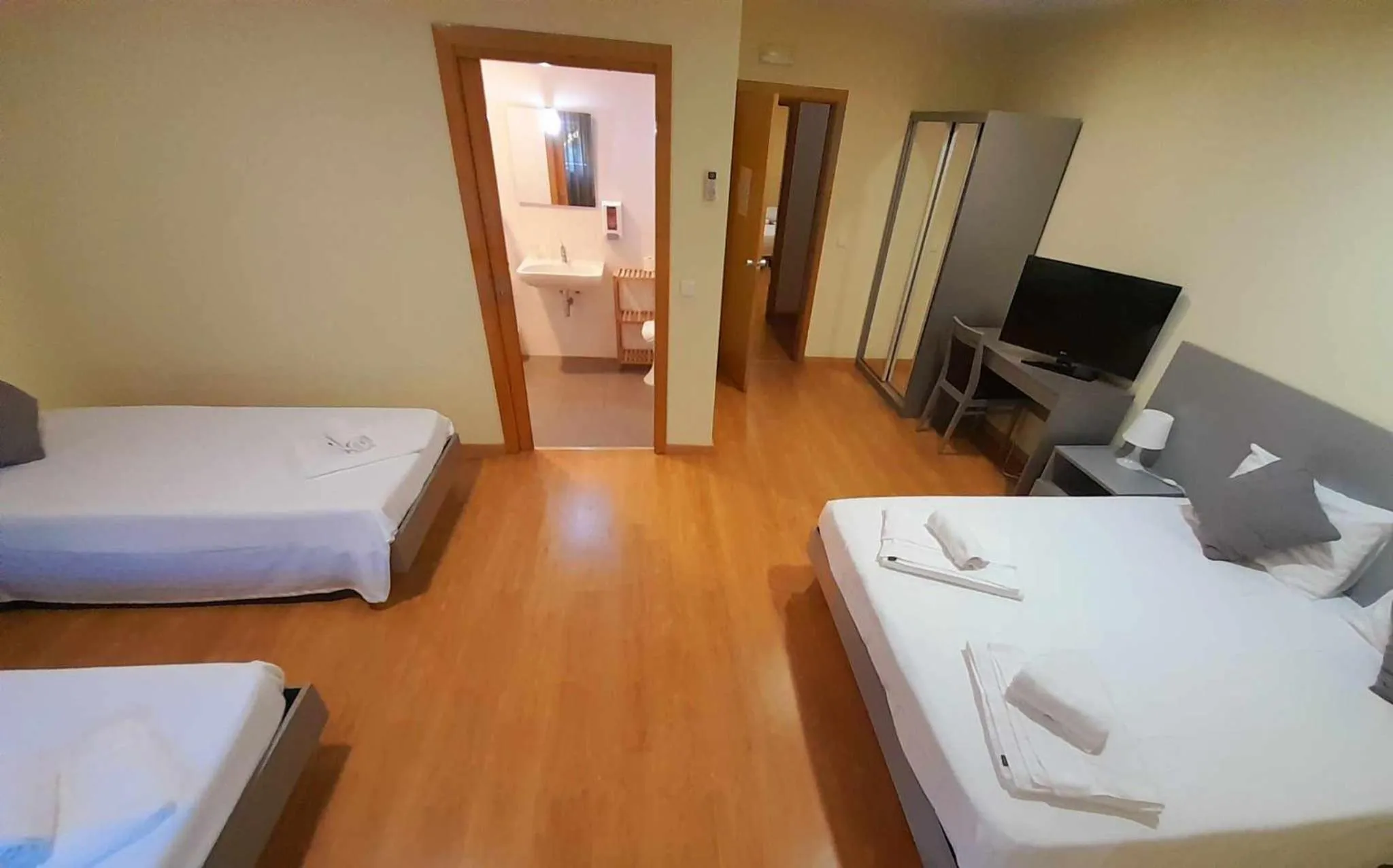 Bed in Hotel Jorge V