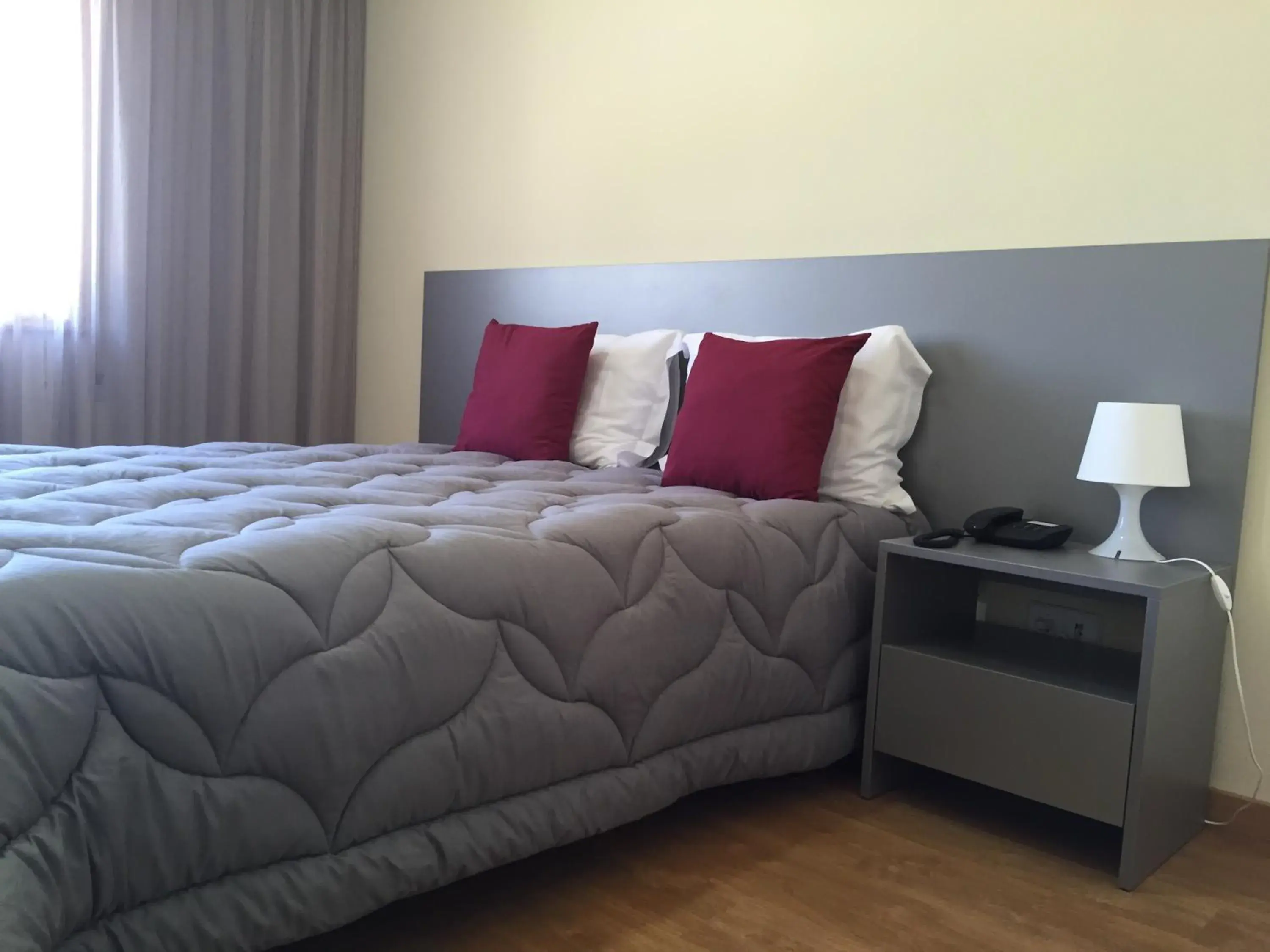 Deluxe Room in Hotel Jorge V Deluxe Room in Hotel Jorge V