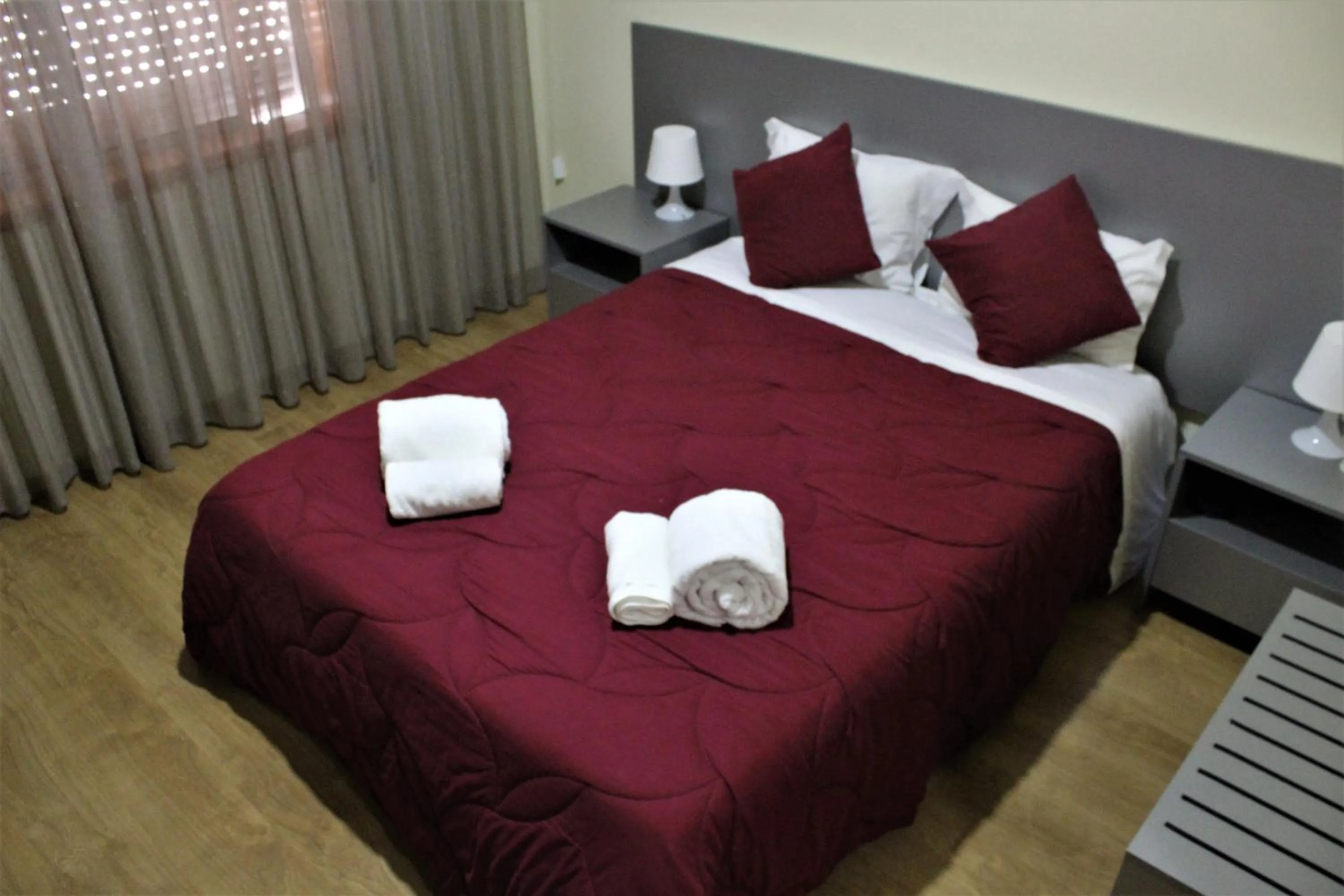 Bed in Hotel Jorge V