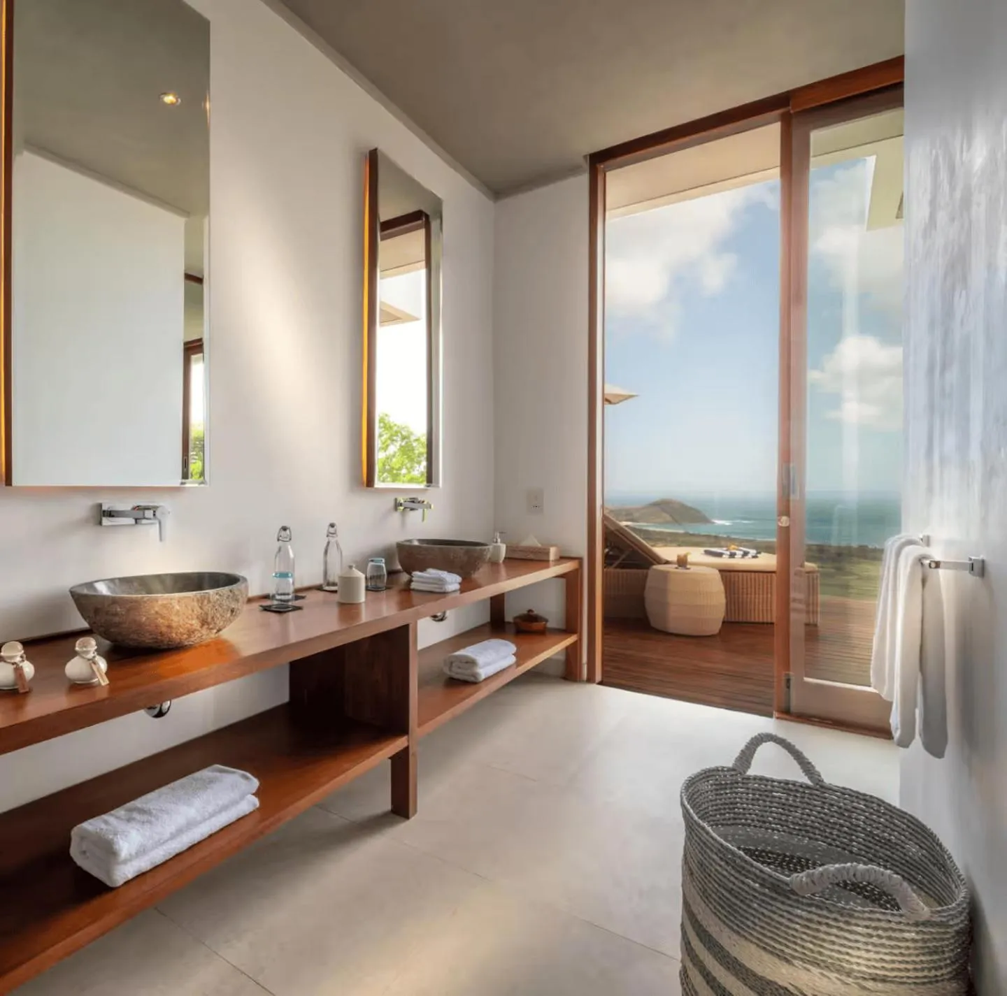 Bathroom, Bed in Selong Selo Resort and Villas