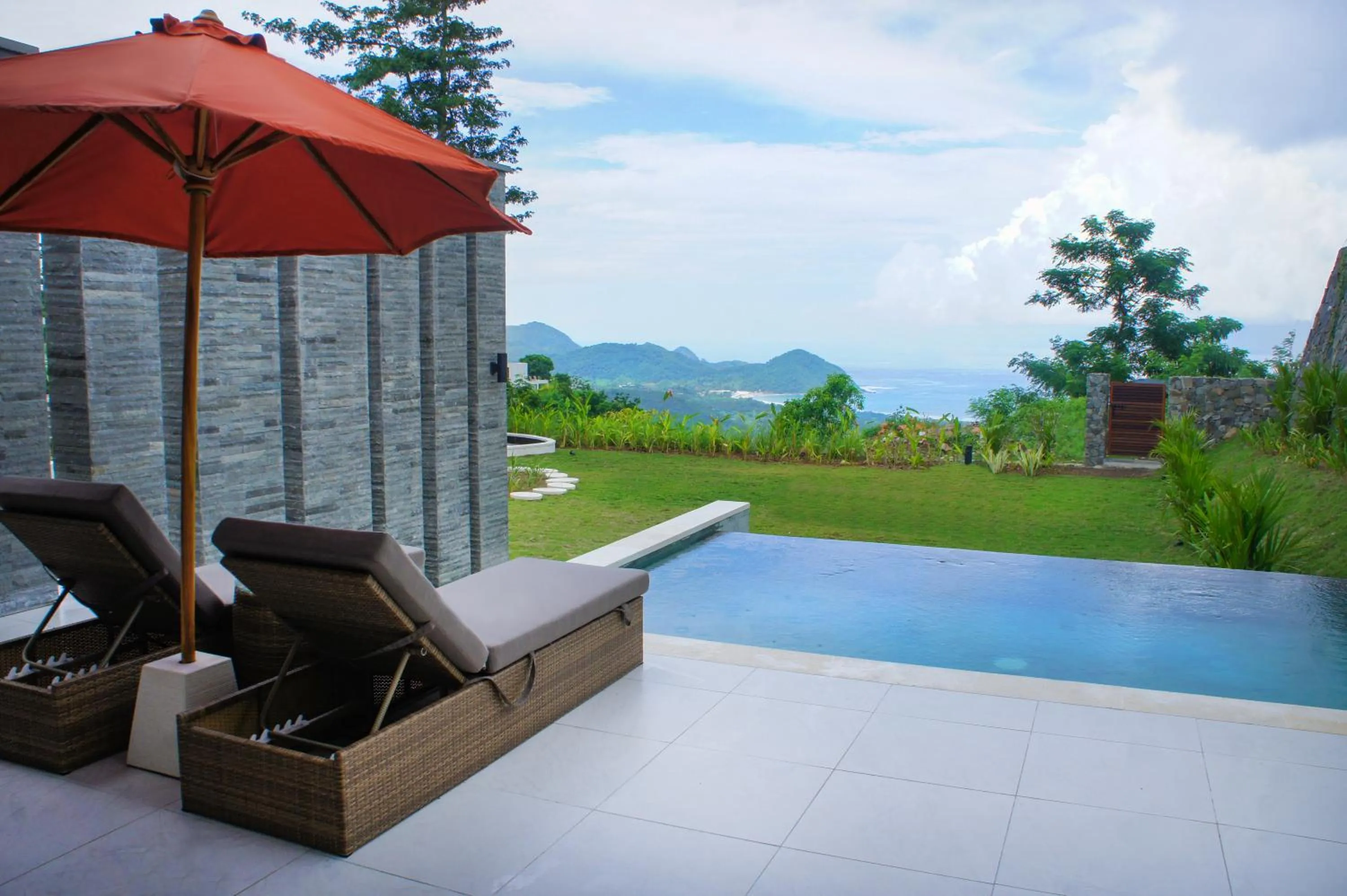 Swimming pool in Selong Selo Resort and Villas