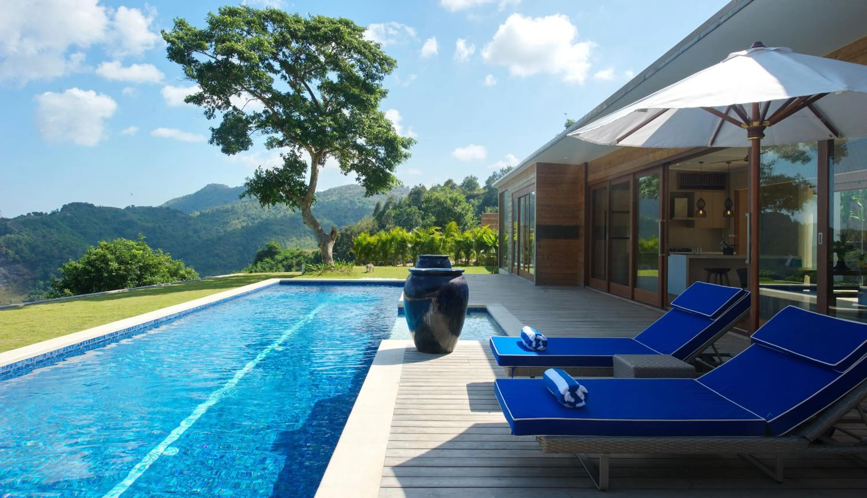 Swimming pool in Selong Selo Resort and Villas