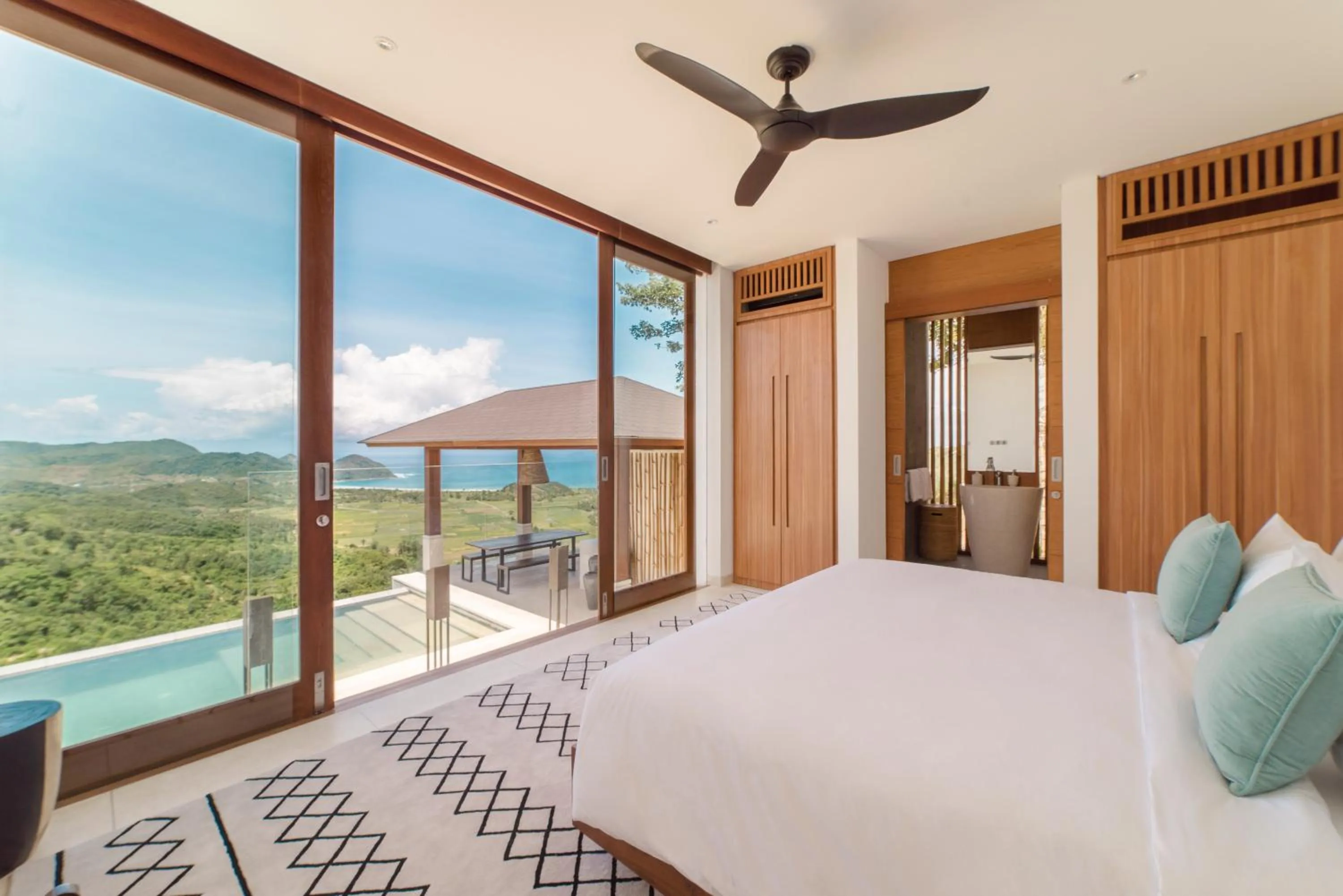 Bed in Selong Selo Resort and Villas