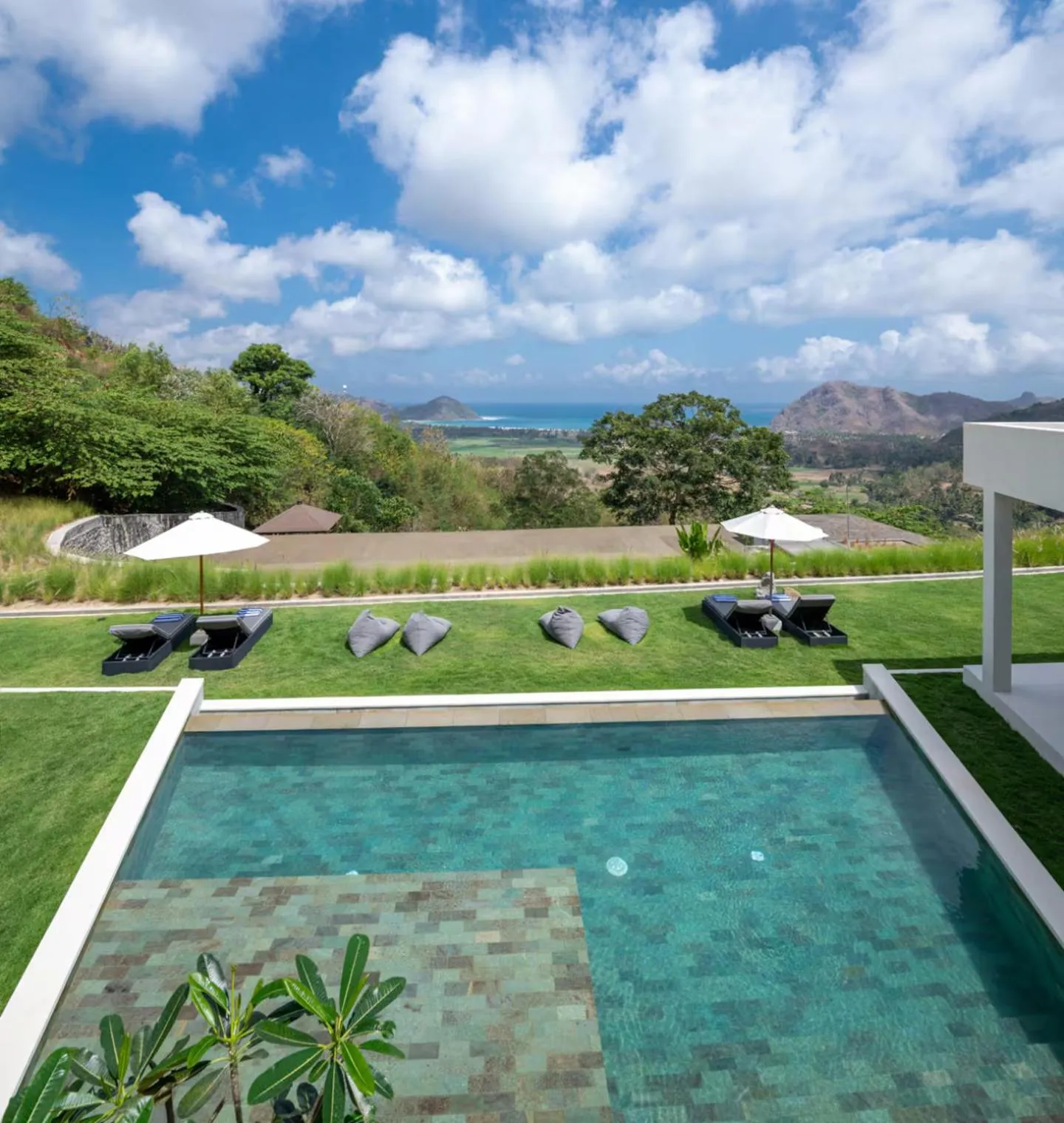 Swimming pool in Selong Selo Resort and Villas