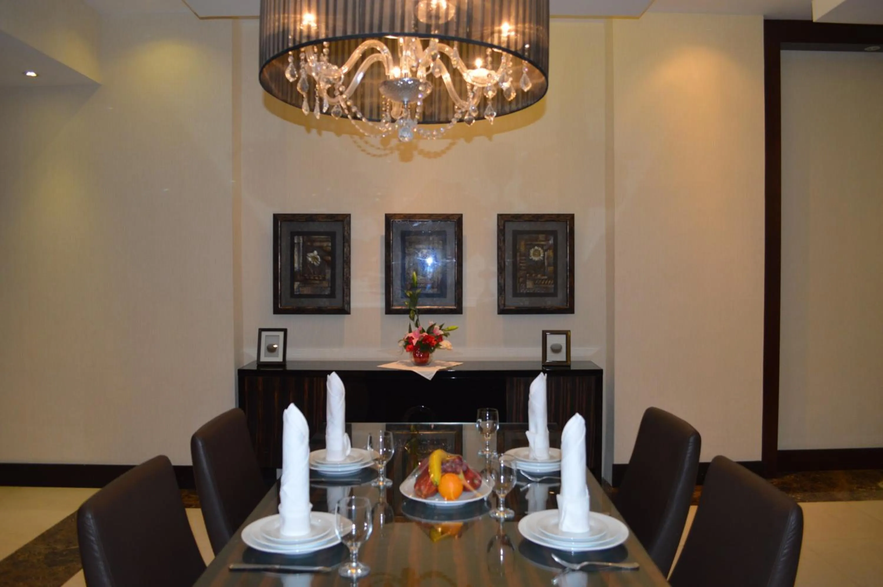 Dining area in Ista Suites Seef