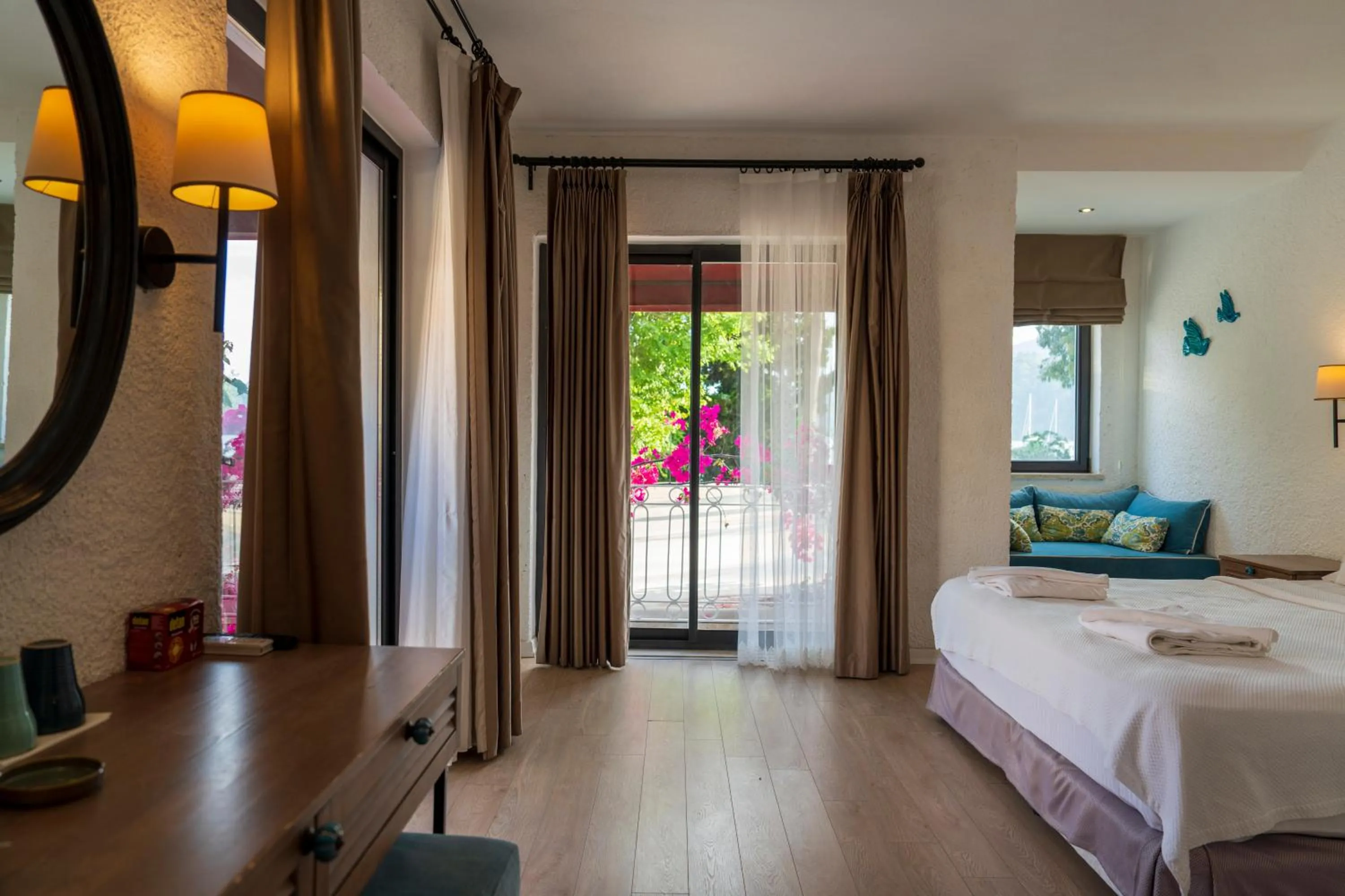 Photo of the whole room in Son2oda