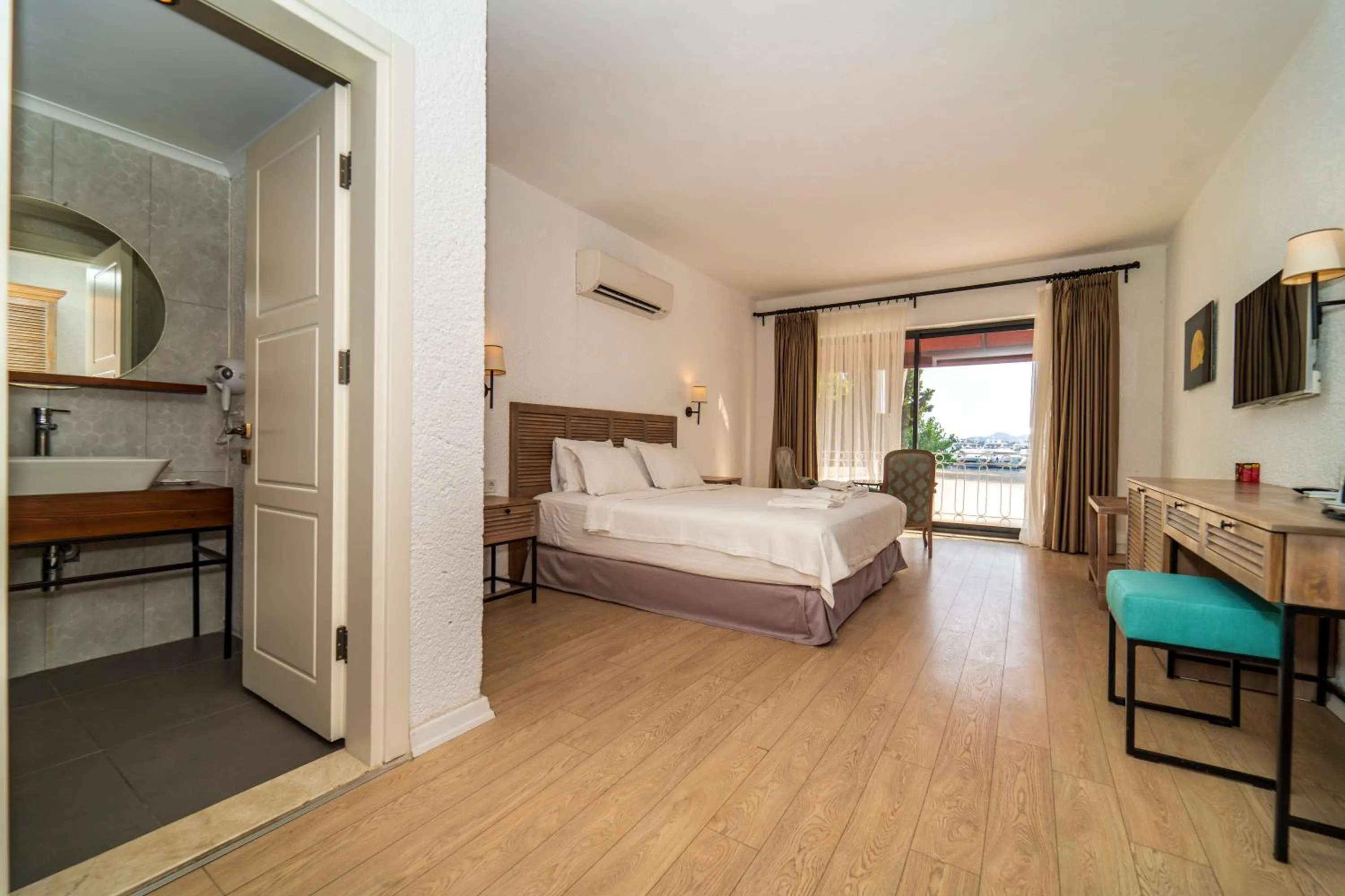 Photo of the whole room in Son2oda