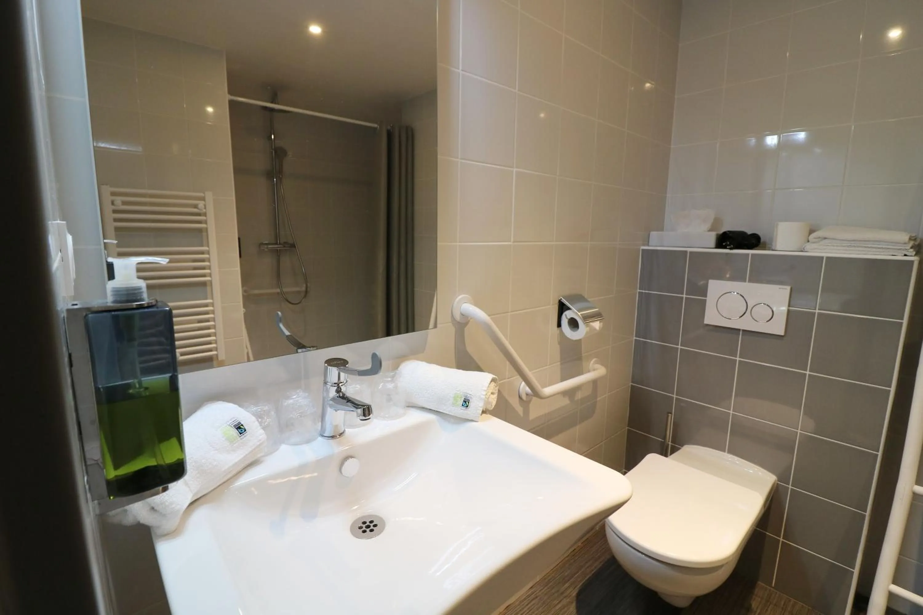 Bathroom in Hotel Le Virevent