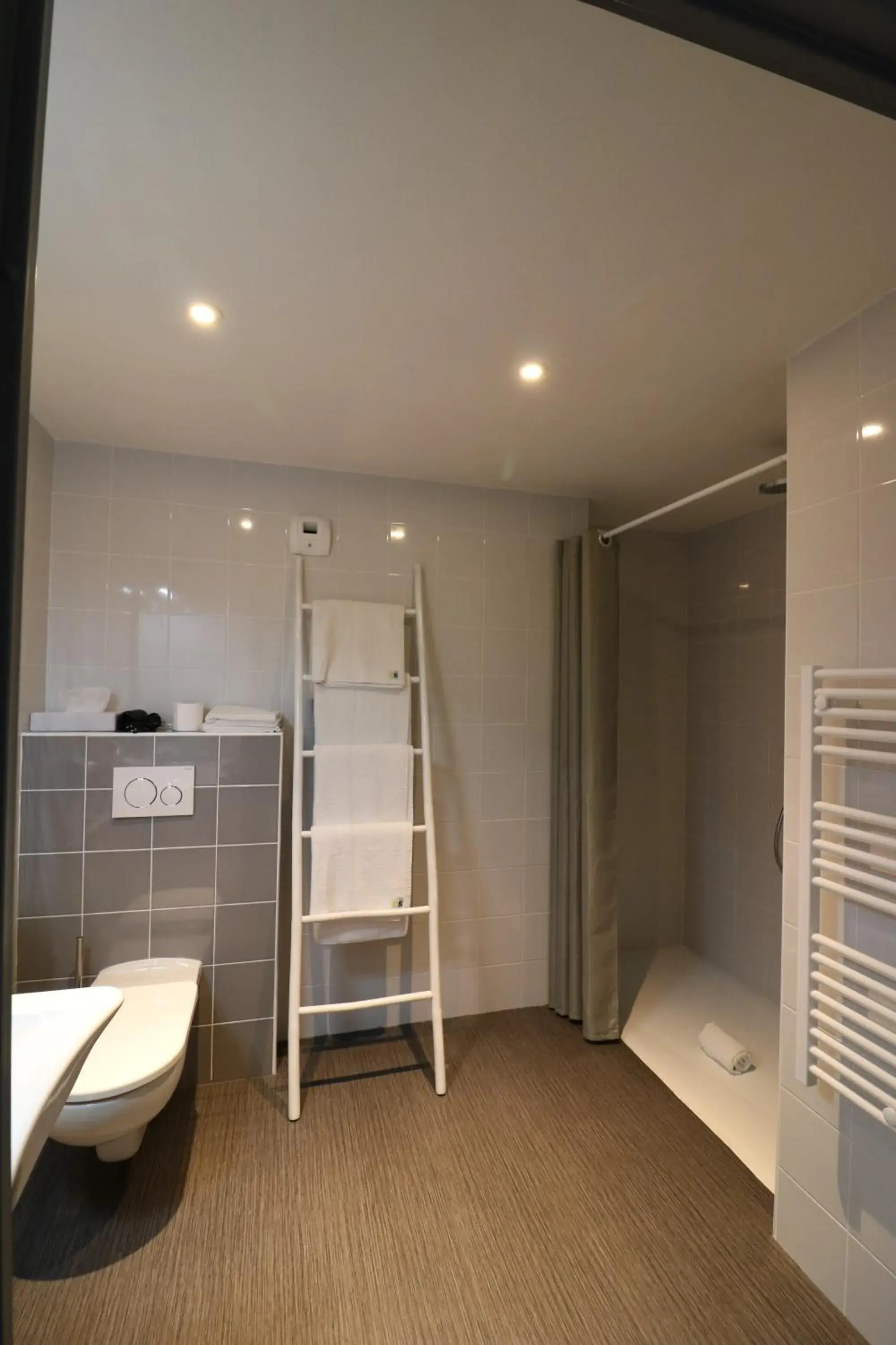 Bathroom in Hotel Le Virevent Bathroom in Hotel Le Virevent