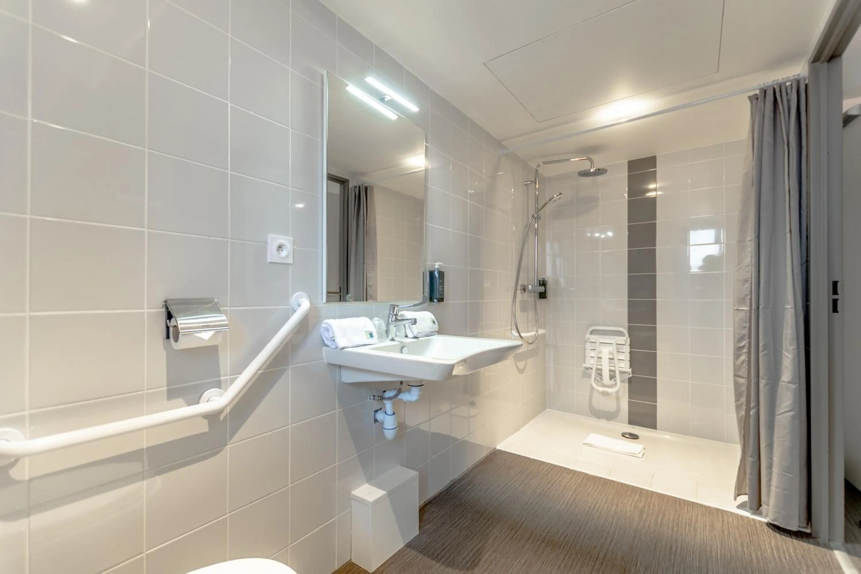 Shower in Hotel Le Virevent