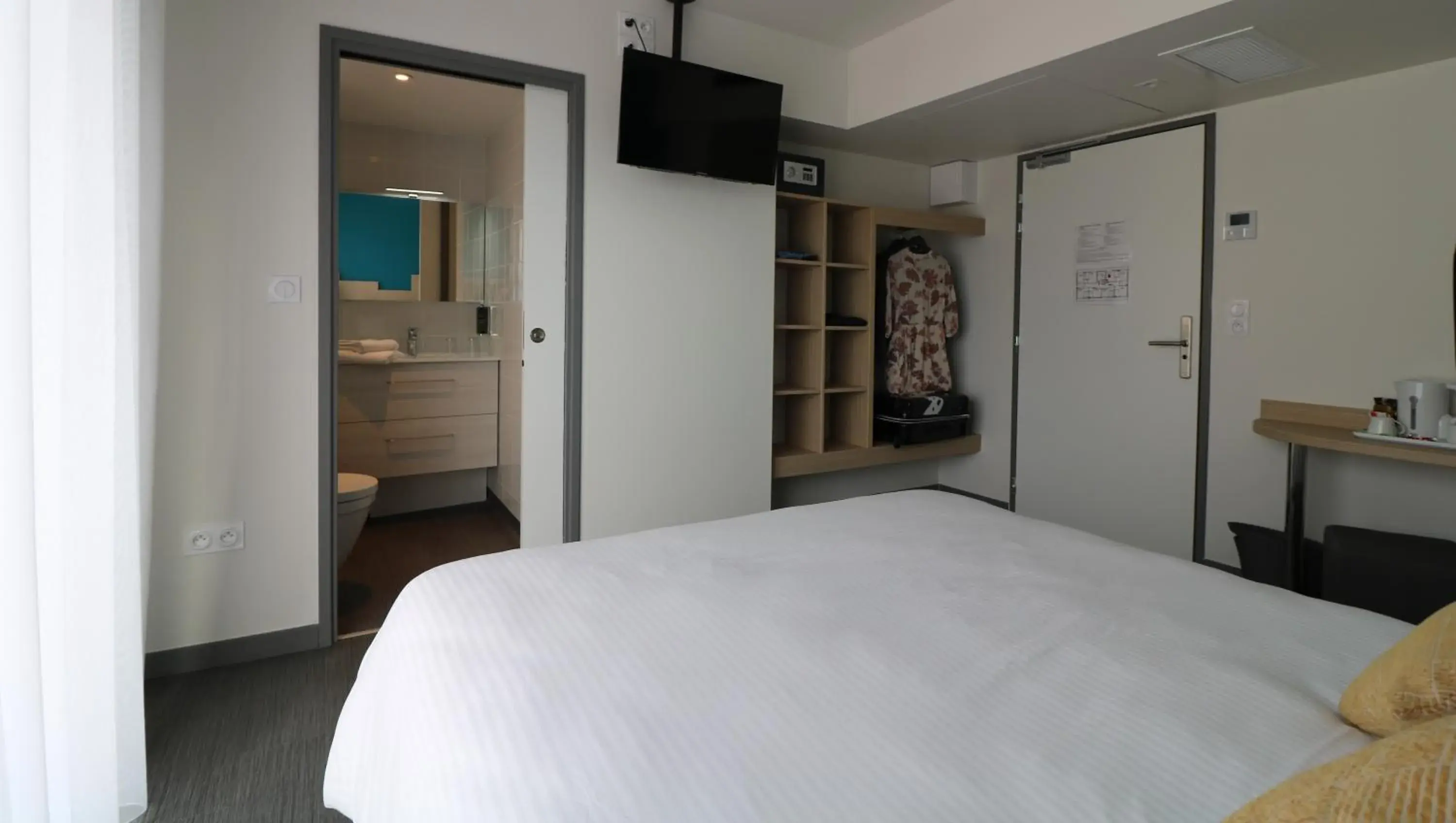 Photo of the whole room, Bed in Hotel Le Virevent Photo of the whole room, Bed in Hotel Le Virevent