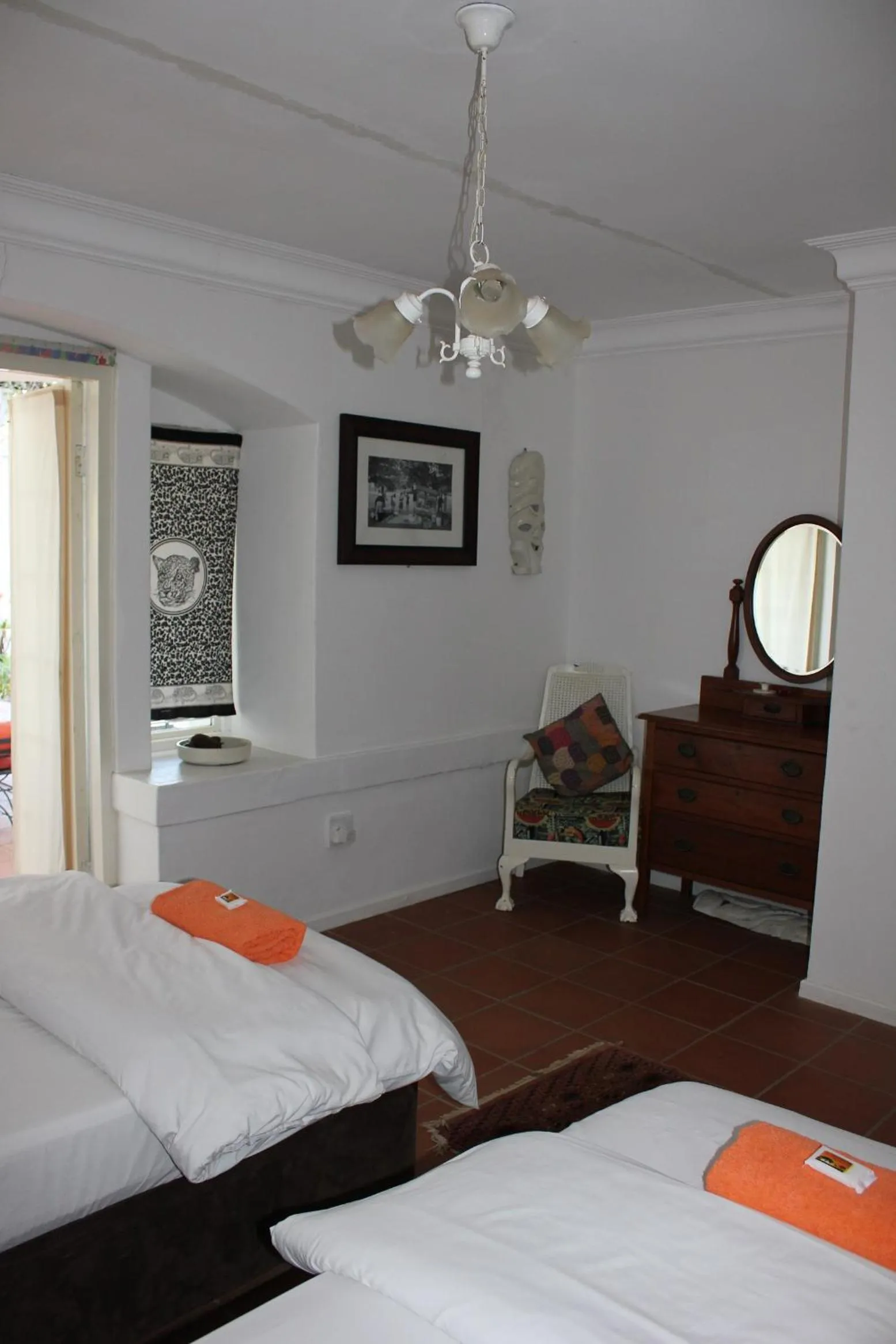 Photo of the whole room, Bed in Sugar Hill Manor