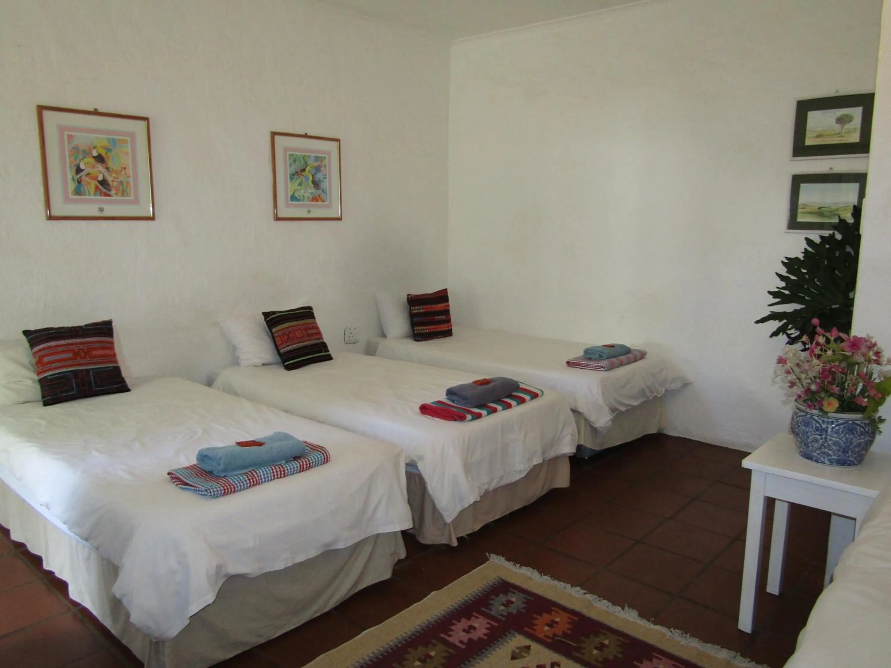 Photo of the whole room, Bed in Sugar Hill Manor