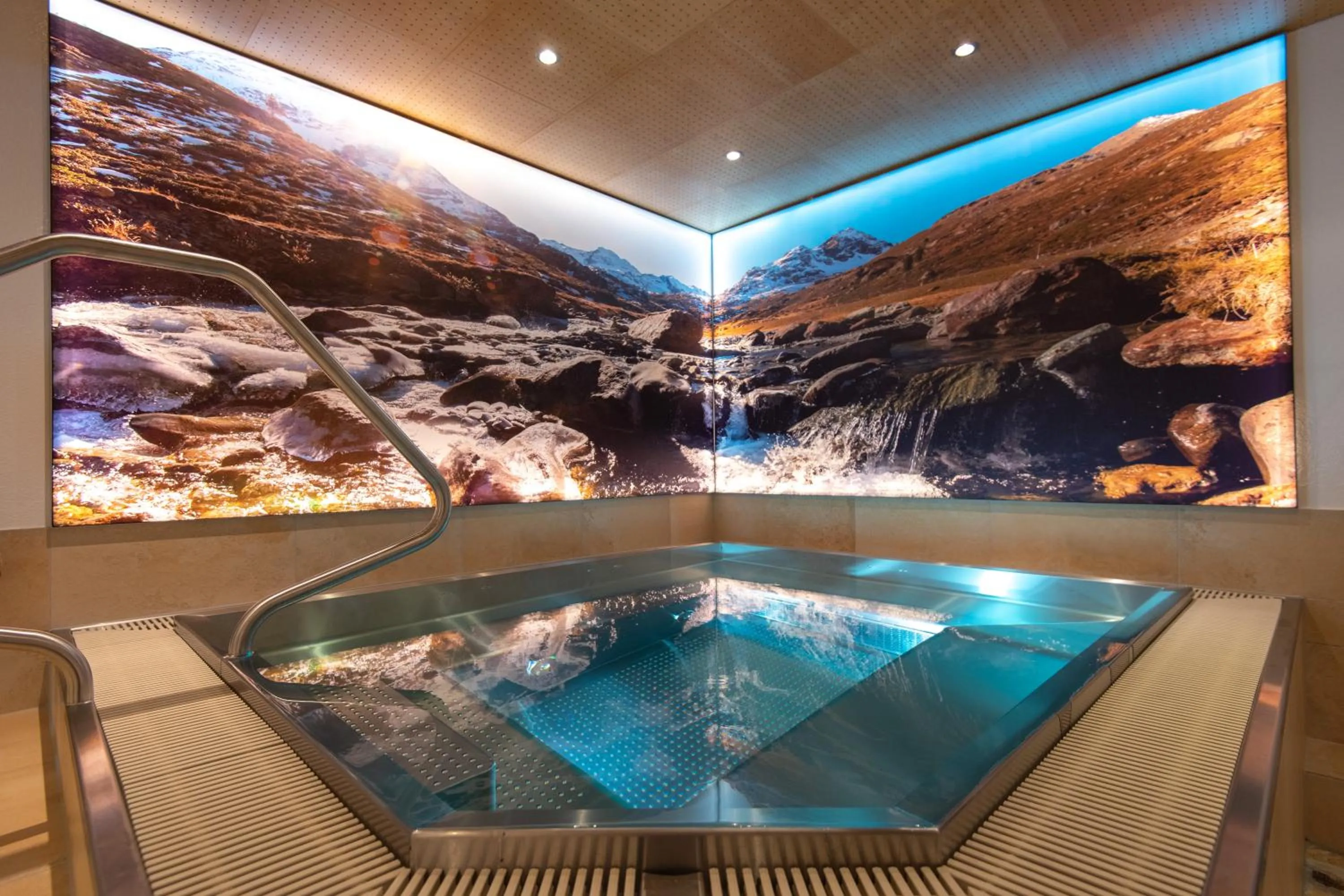 Hot Tub in GenussHotel Sonnblick