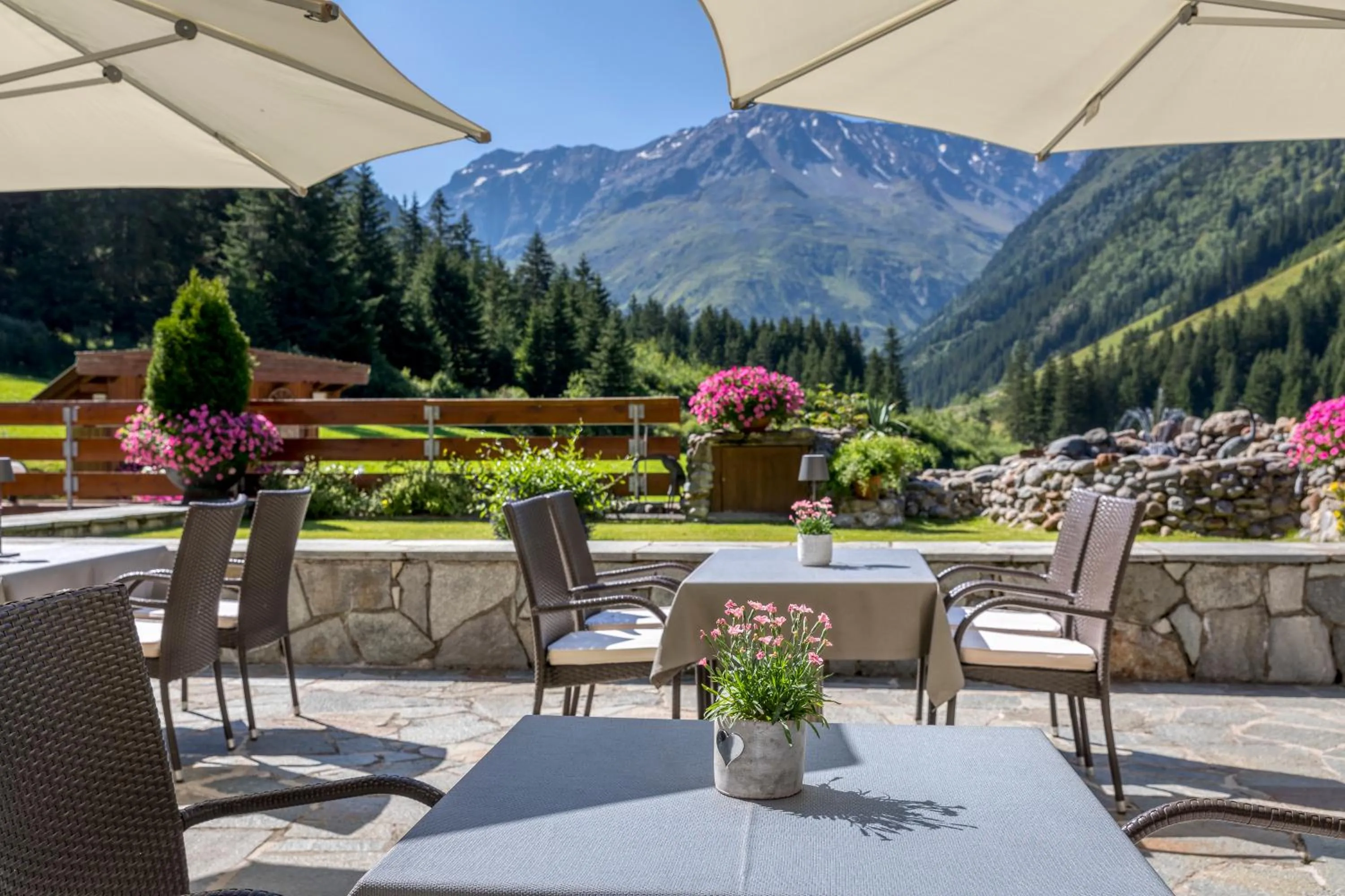 Restaurant/places to eat in GenussHotel Sonnblick