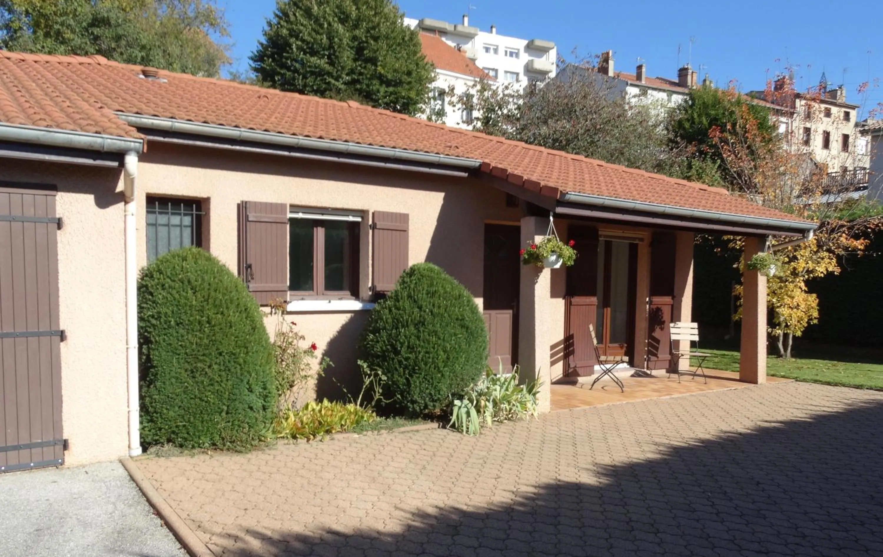 Facade/entrance in Le Clos Gentiane