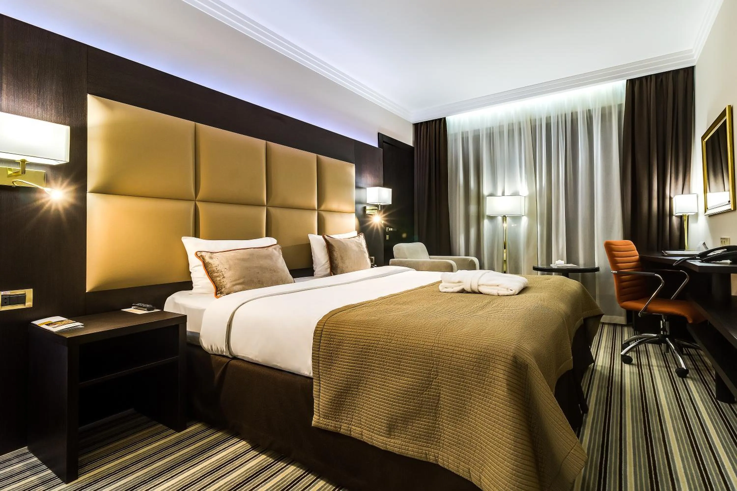 Bed in Premier Hotel Dnister