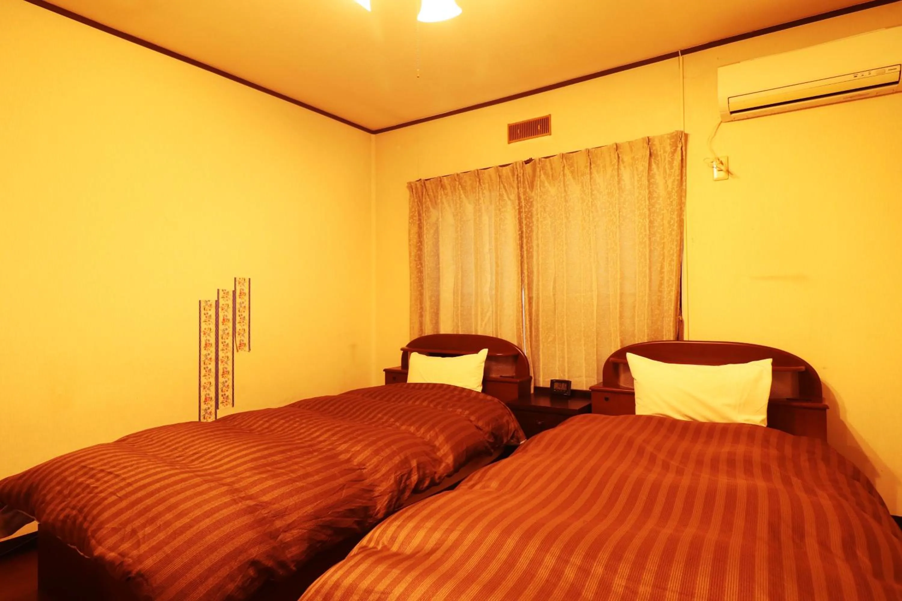 Twin Room with Shared Bathroom - single occupancy in Daigo House
