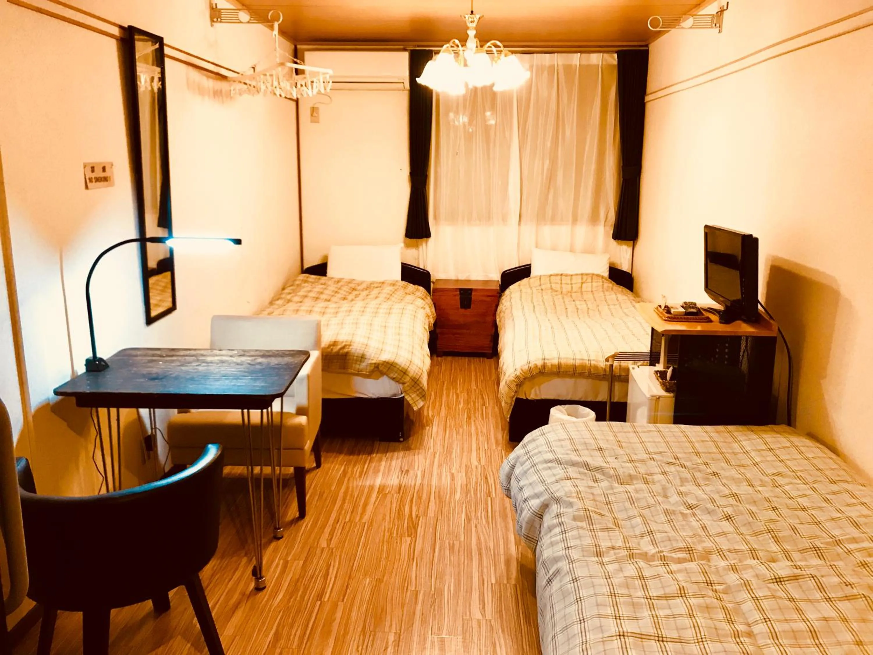 Family Room with Shared Bathroom in Daigo House