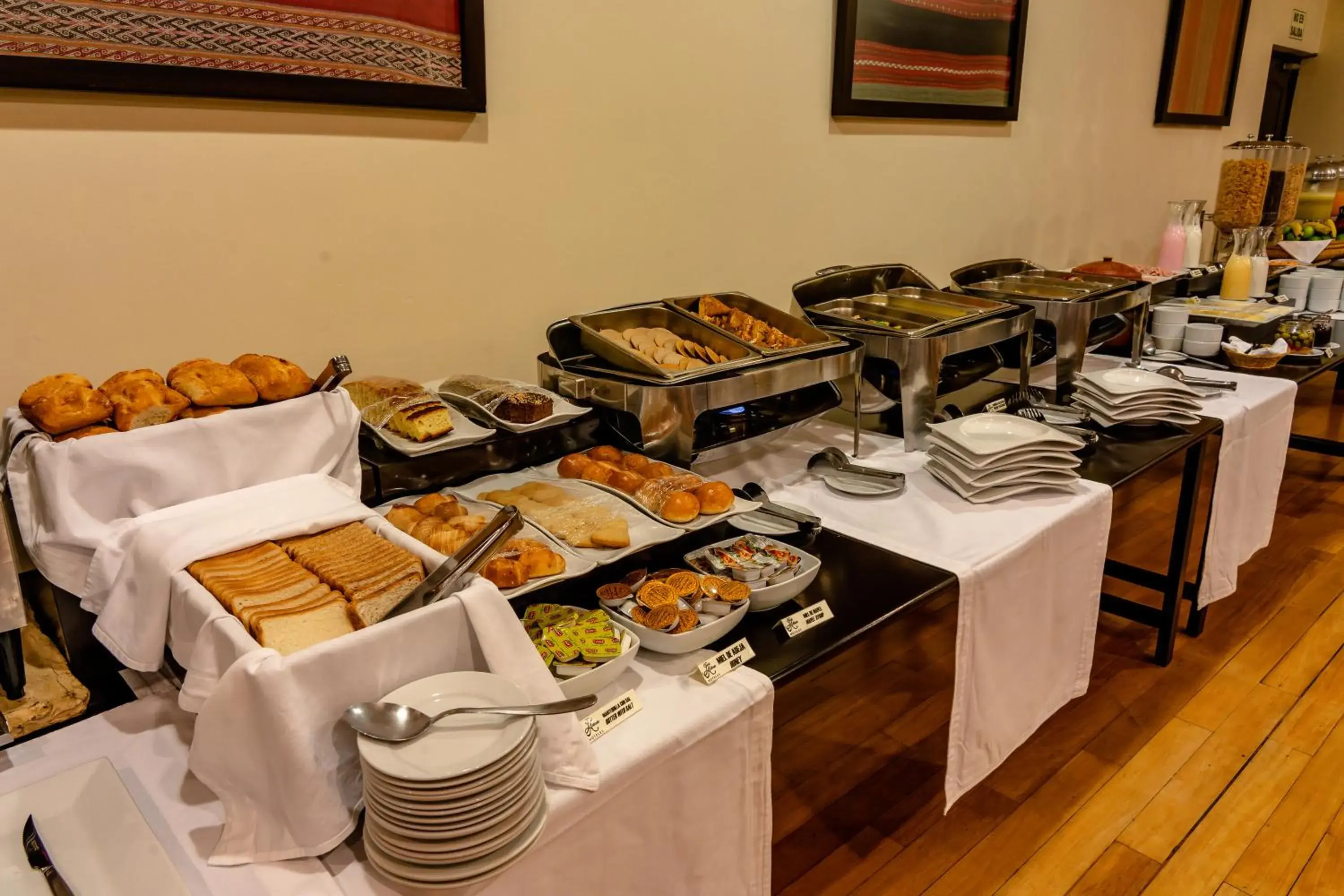 Buffet breakfast in Hotel Jose Antonio Puno Buffet breakfast in Hotel Jose Antonio Puno