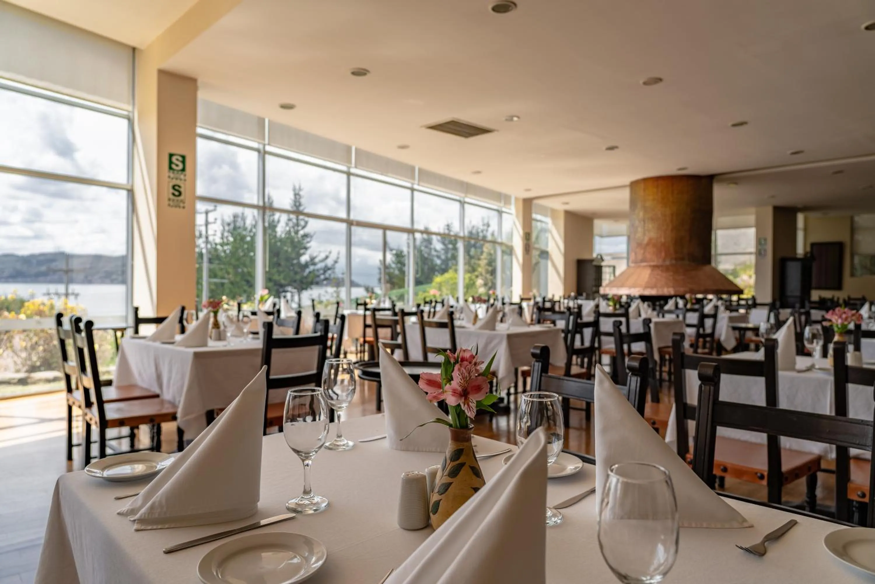 Restaurant/places to eat in Hotel Jose Antonio Puno
