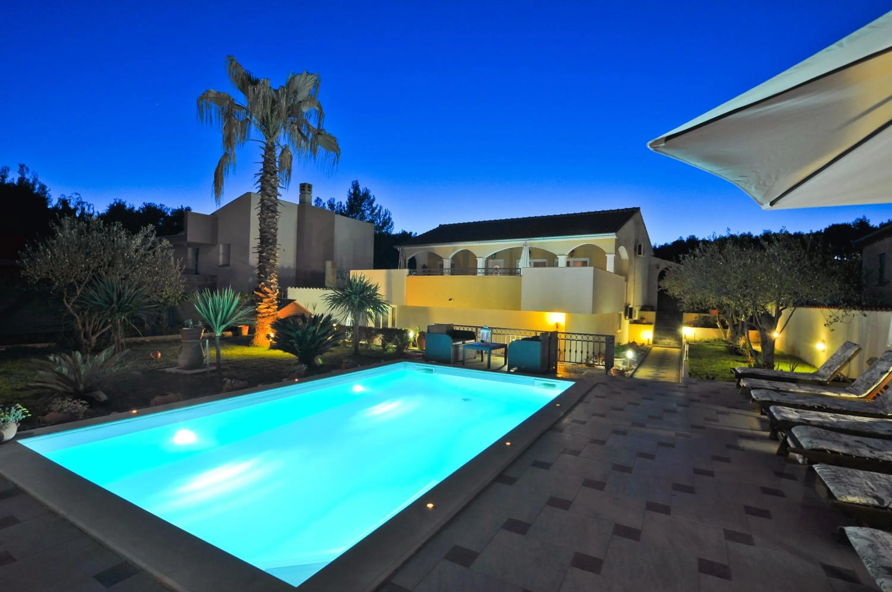 Garden in Villa Vanilla with Heated Pool