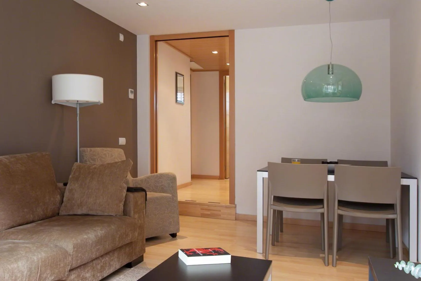 Dining area in Lugaris Rambla Apartments
