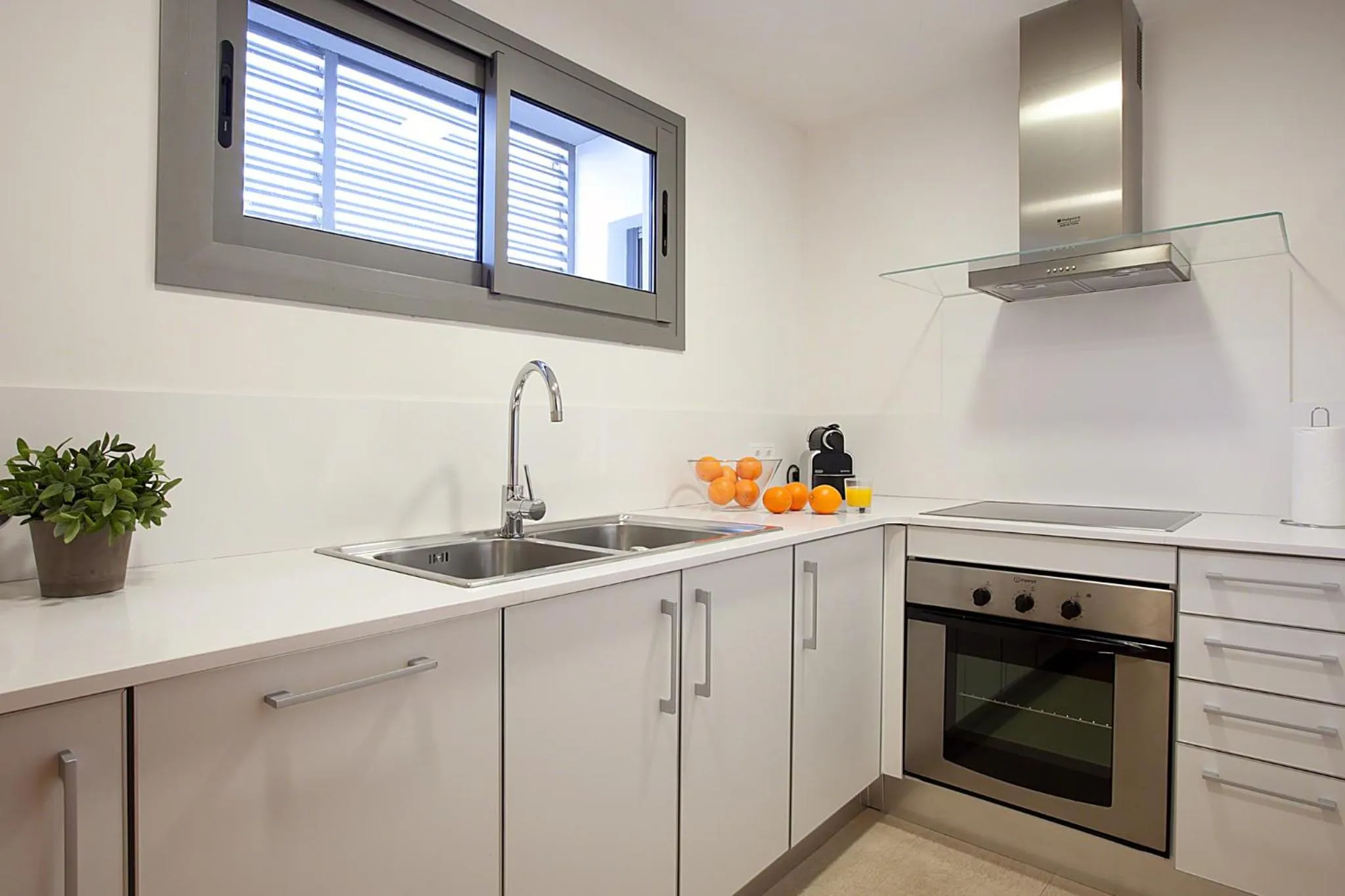 Kitchen or kitchenette in Lugaris Rambla Apartments