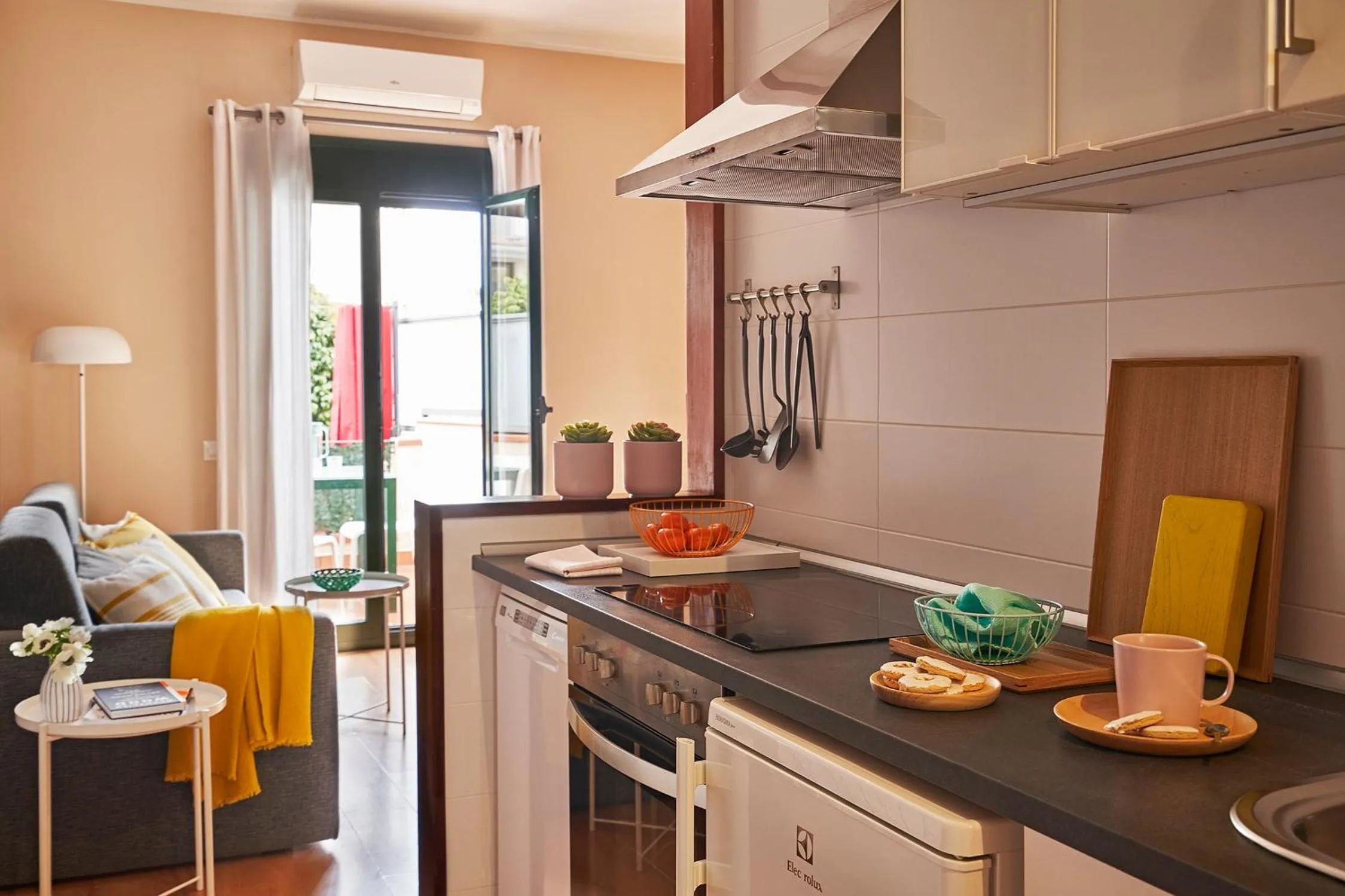 Coffee/tea facilities in Lugaris Rambla Apartments