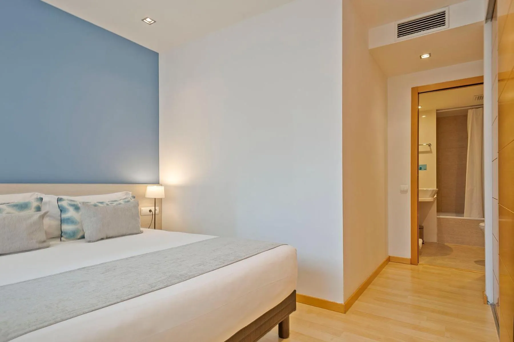Photo of the whole room, Bed in Lugaris Rambla Apartments