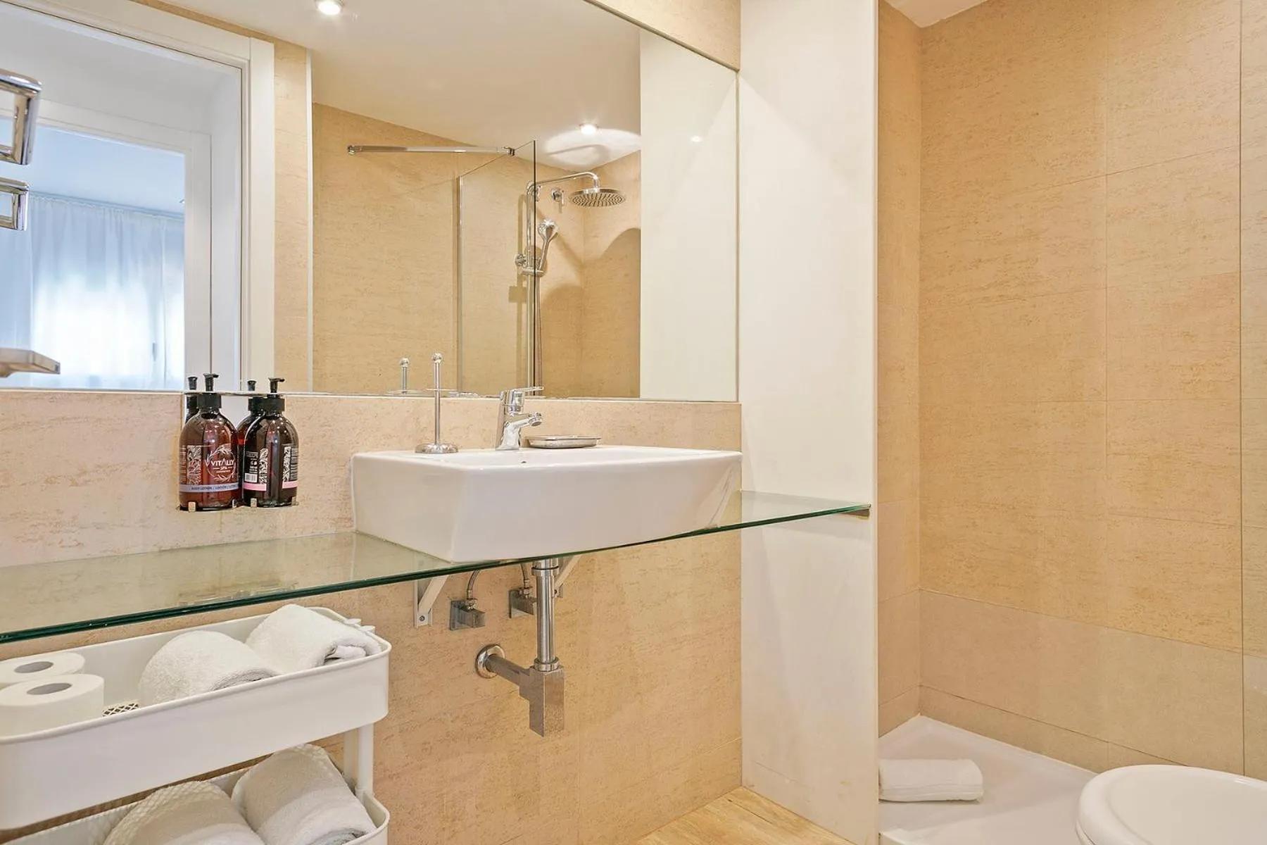 Bathroom in Lugaris Rambla Apartments