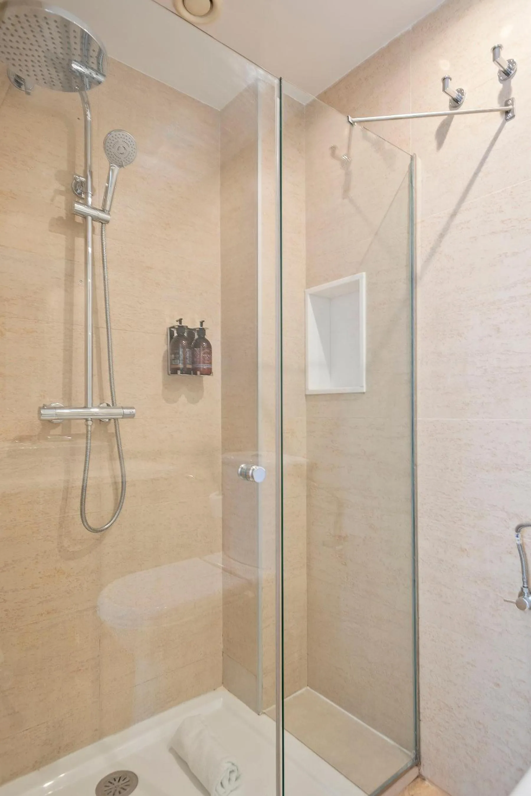Shower in Lugaris Rambla Apartments