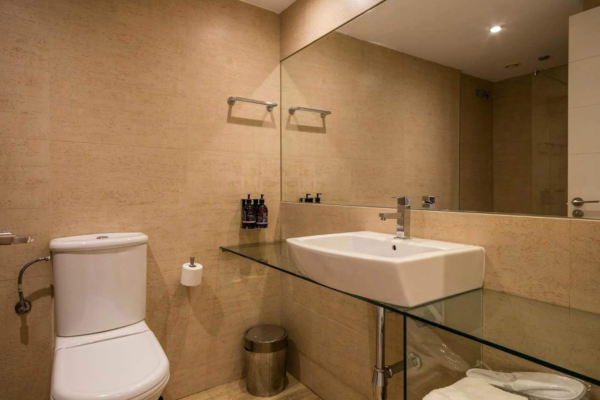 Bathroom in Lugaris Rambla Apartments